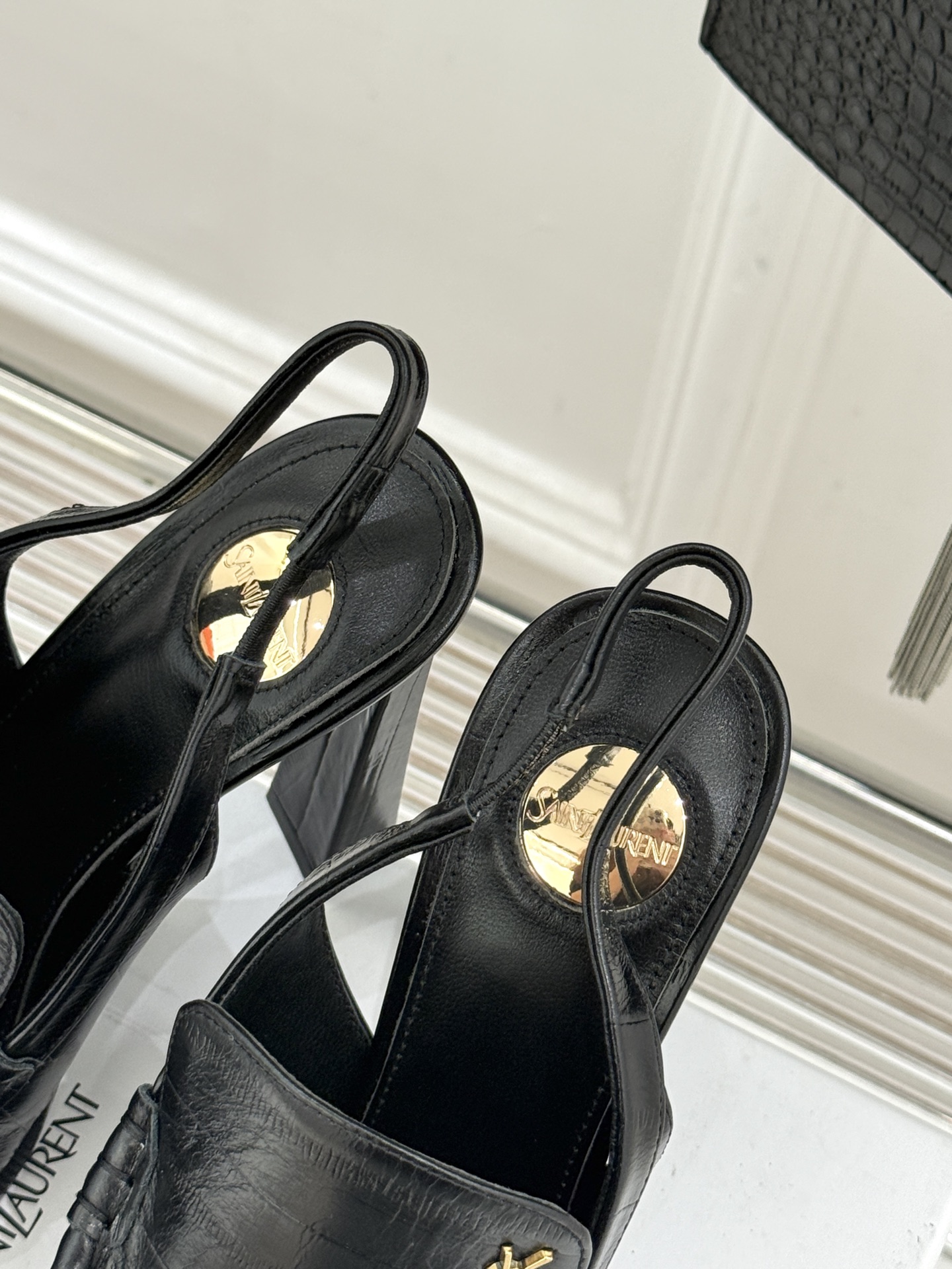 Saint Laurent /圣罗兰YSL26WF新品小logo高跟后空凉鞋拖鞋标志性的小logo是这双