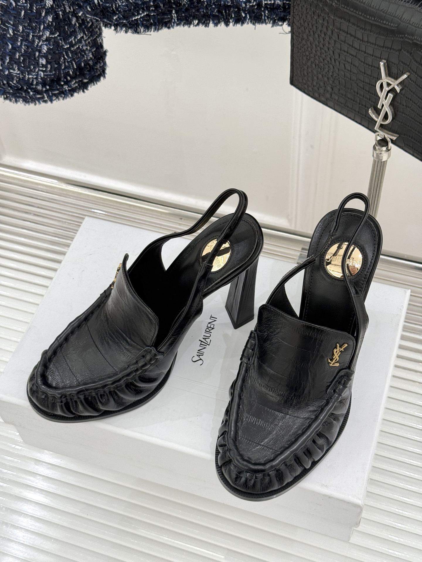 Saint Laurent /圣罗兰YSL26WF新品小logo高跟后空凉鞋拖鞋标志性的小logo是这双