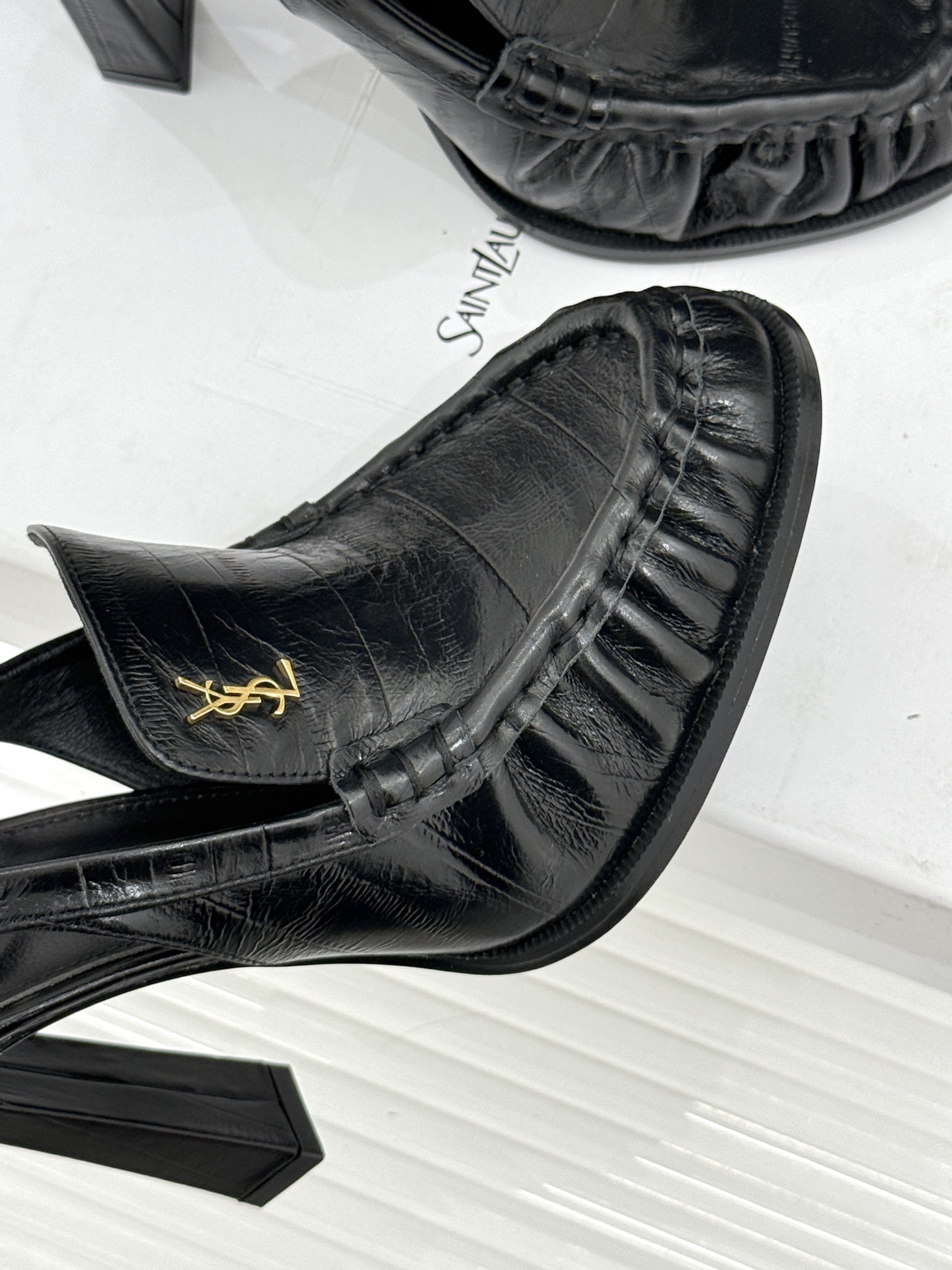 Saint Laurent /圣罗兰YSL26WF新品小logo高跟后空凉鞋拖鞋标志性的小logo是这双