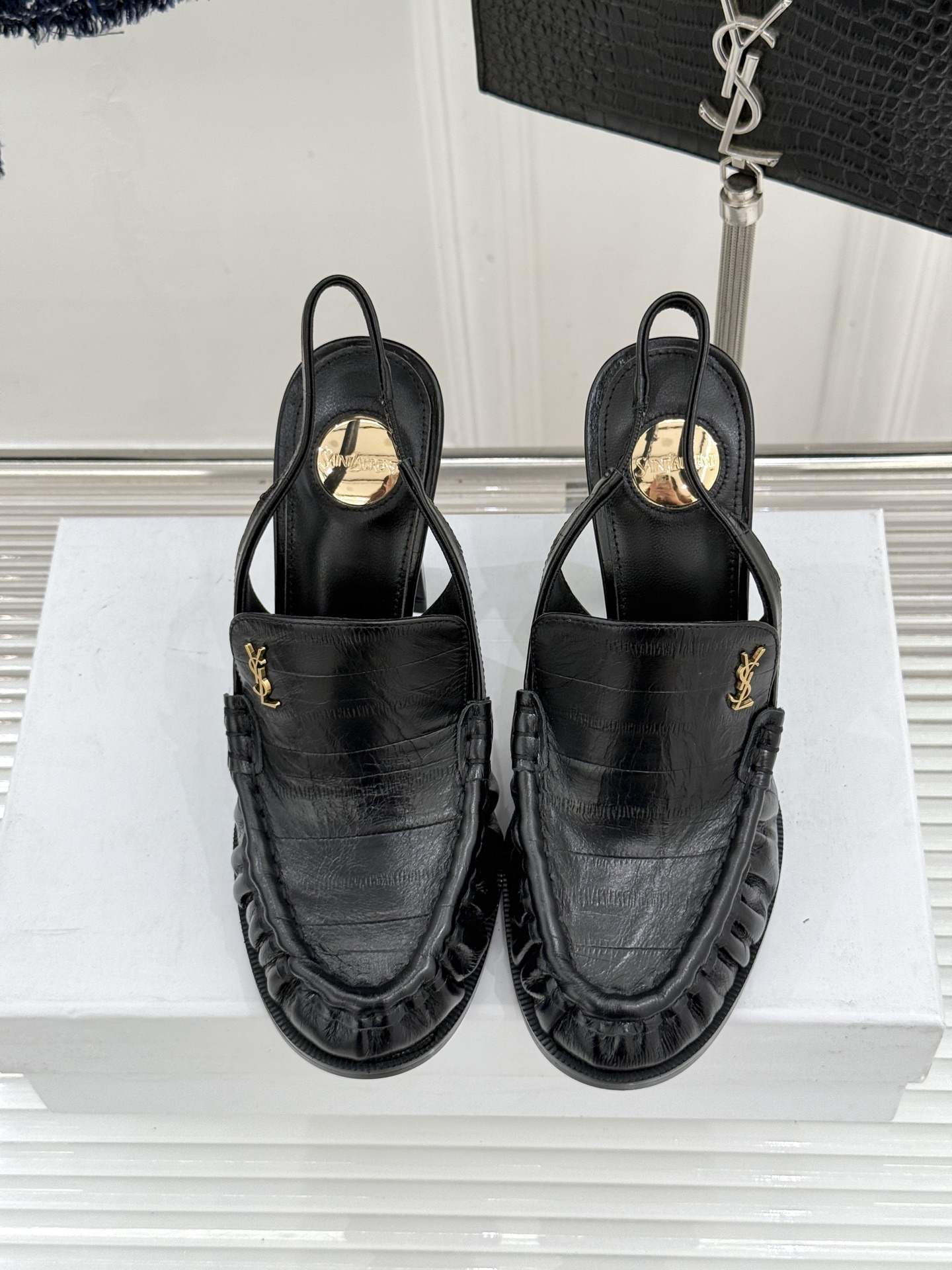 Saint Laurent /圣罗兰YSL26WF新品小logo高跟后空凉鞋拖鞋标志性的小logo是这双