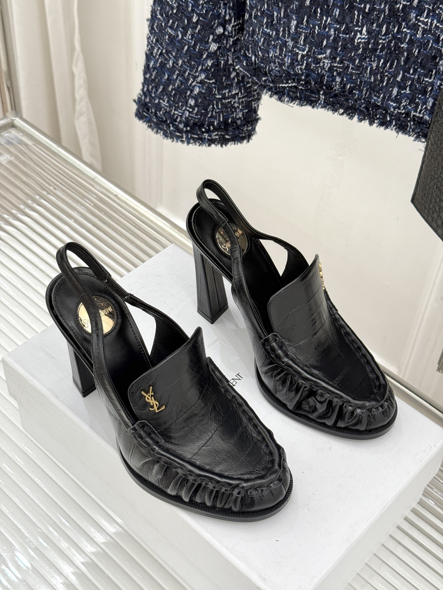 Saint Laurent /圣罗兰YSL26WF新品小logo高跟后空凉鞋拖鞋标志性的小logo是这双