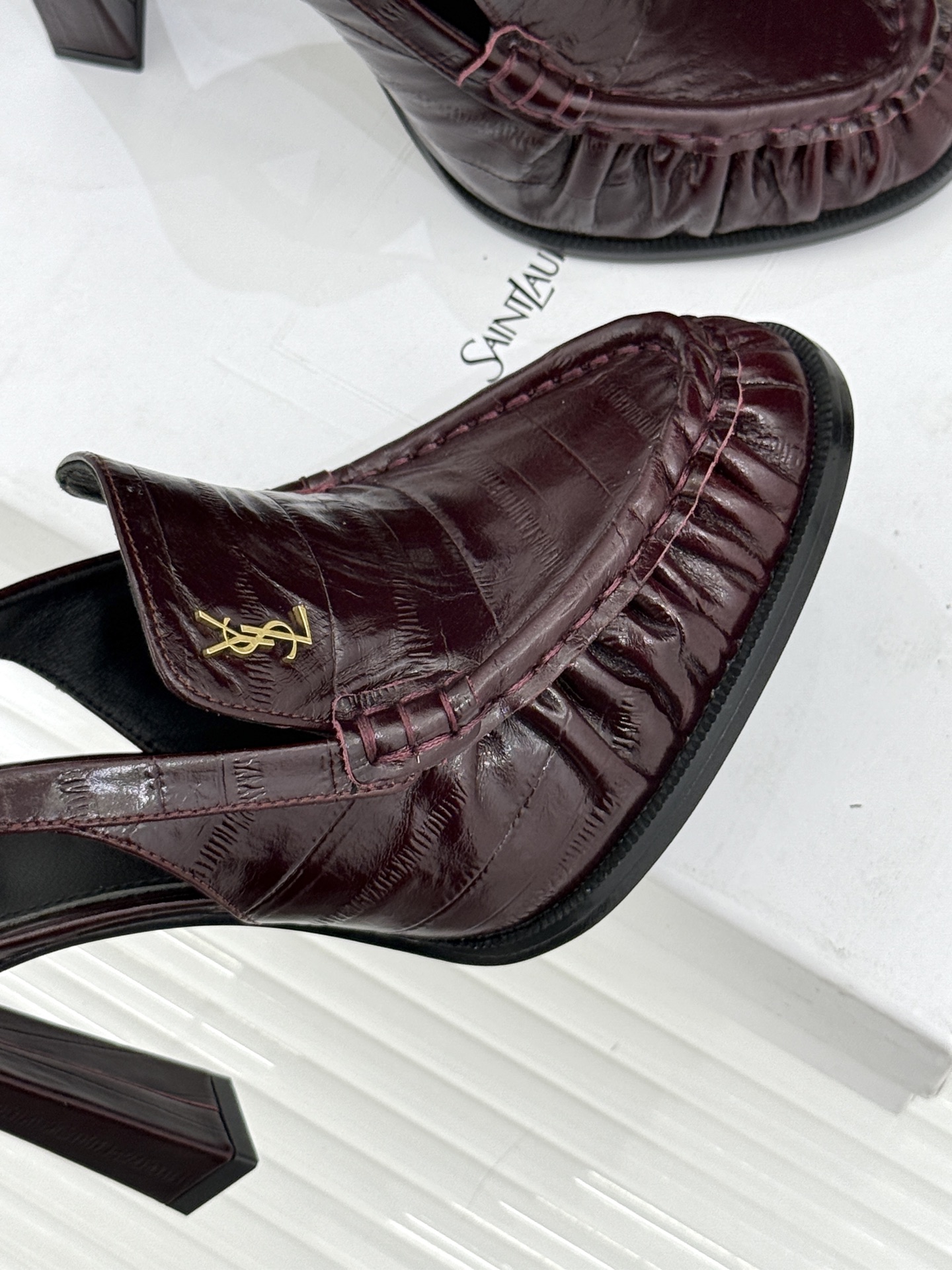 Saint Laurent /圣罗兰YSL26WF新品小logo高跟后空凉鞋拖鞋标志性的小logo是这双