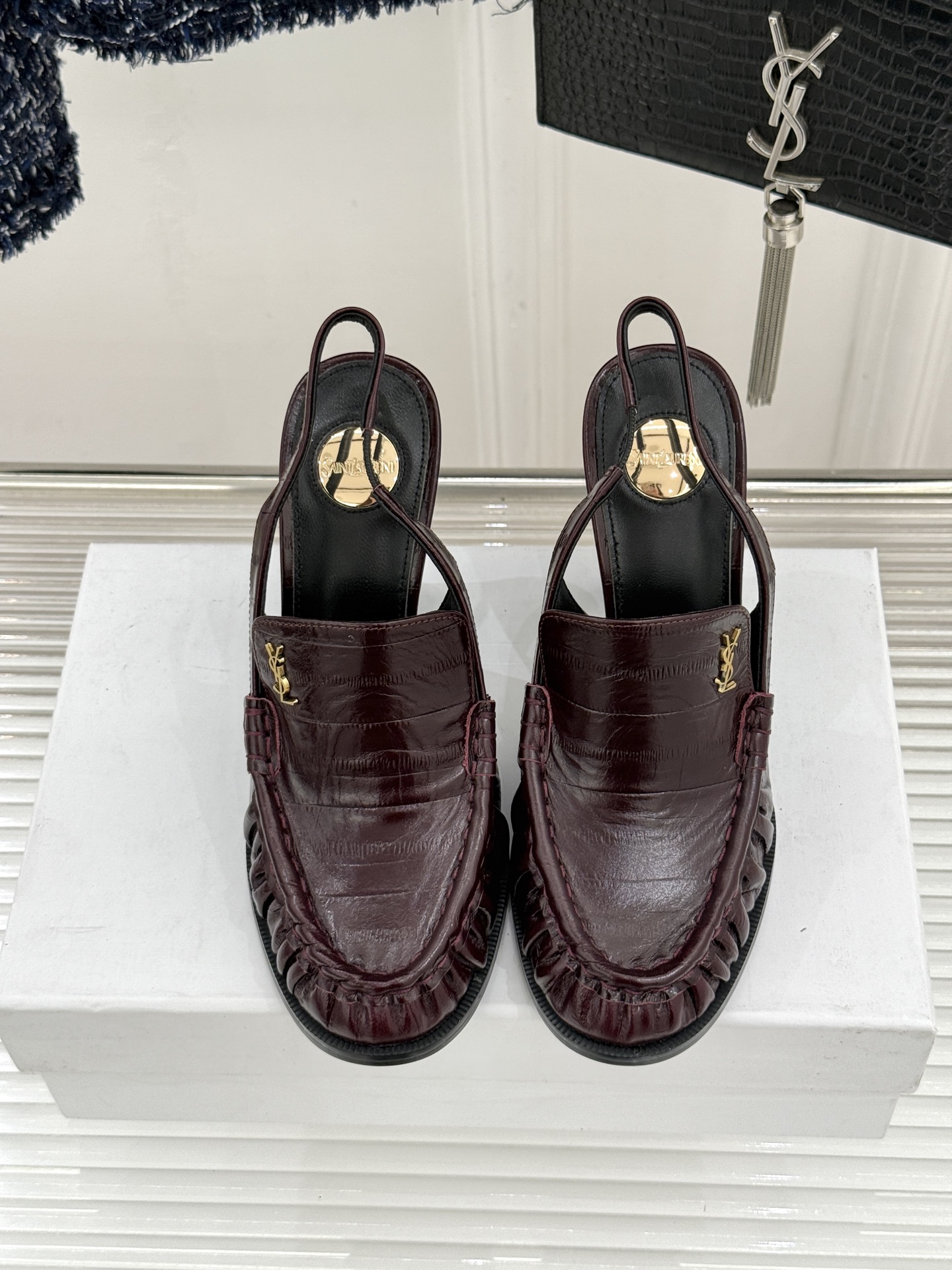 Saint Laurent /圣罗兰YSL26WF新品小logo高跟后空凉鞋拖鞋标志性的小logo是这双