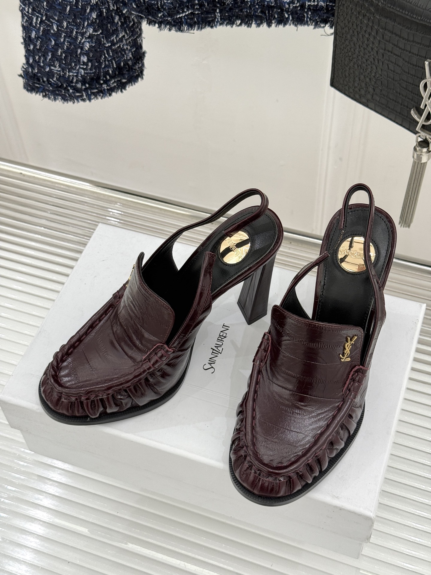 Saint Laurent /圣罗兰YSL26WF新品小logo高跟后空凉鞋拖鞋标志性的小logo是这双