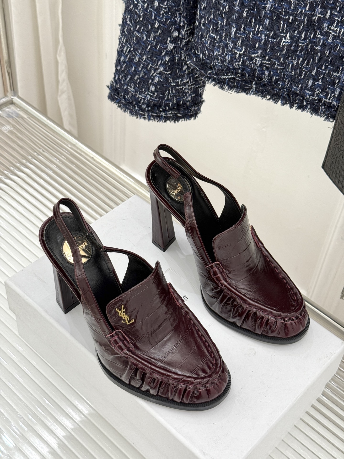 Saint Laurent /圣罗兰YSL26WF新品小logo高跟后空凉鞋拖鞋标志性的小logo是这双