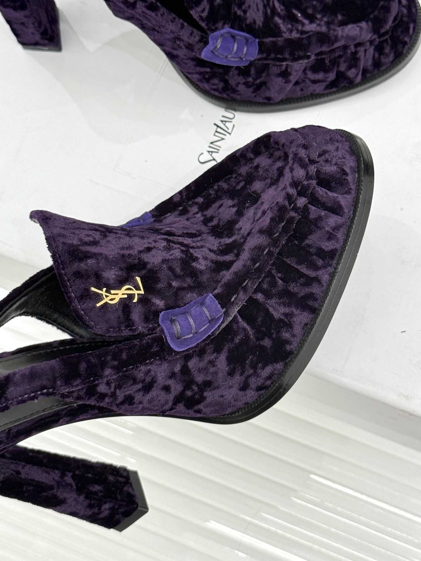 Saint Laurent /圣罗兰YSL26WF新品小logo高跟后空凉鞋拖鞋标志性的小logo是这双