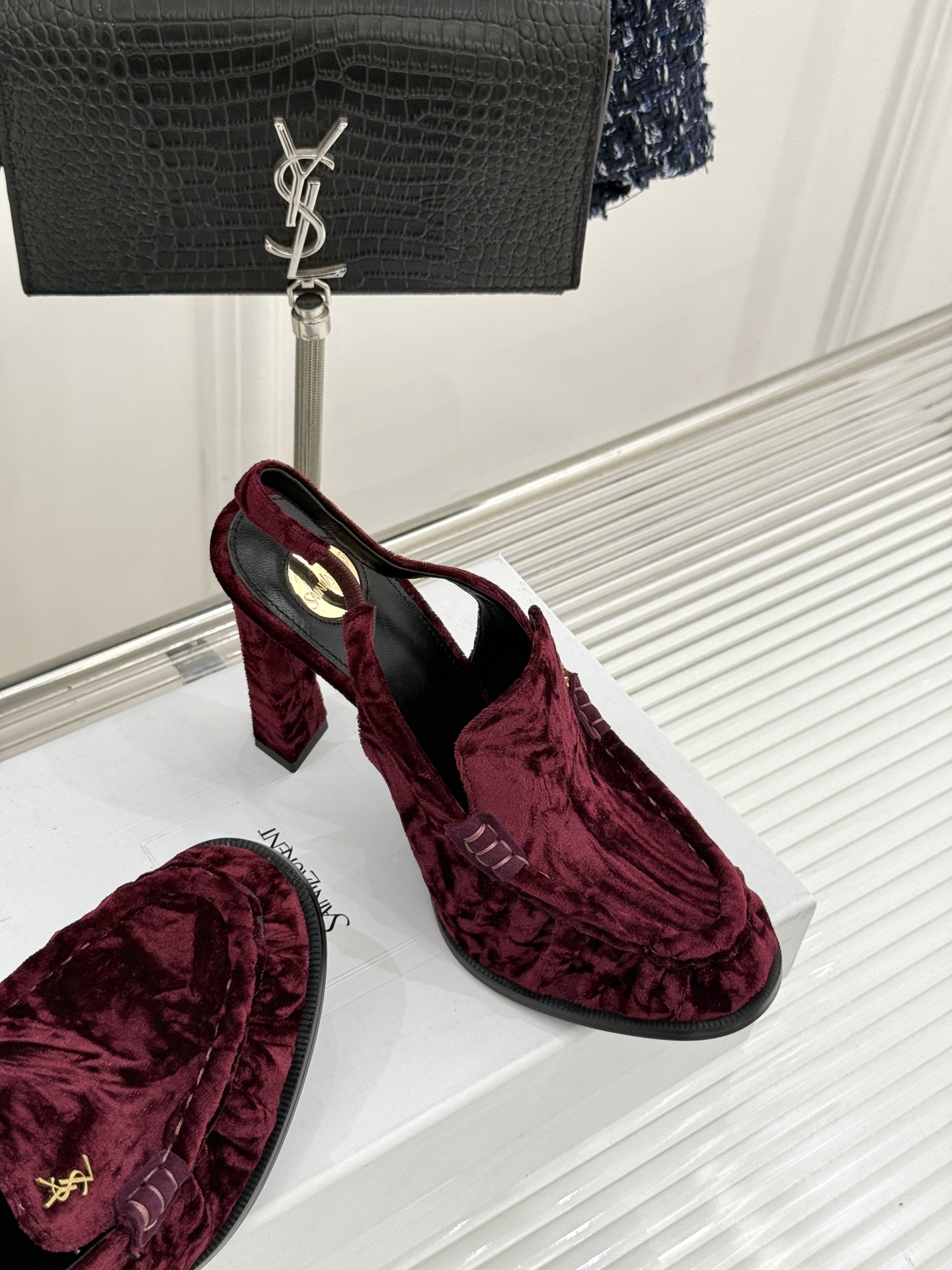 Saint Laurent /圣罗兰YSL26WF新品小logo高跟后空凉鞋拖鞋标志性的小logo是这双