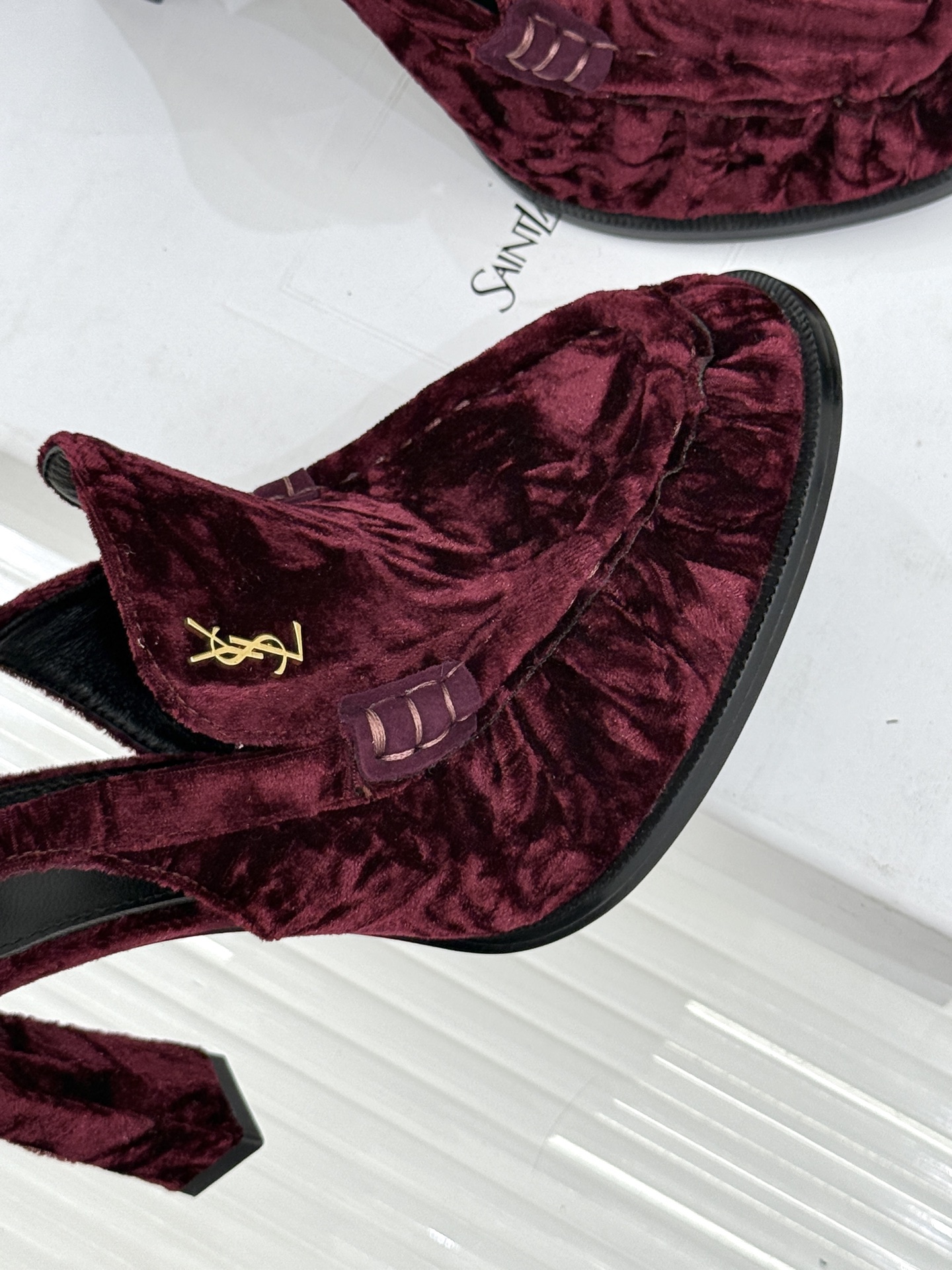 Saint Laurent /圣罗兰YSL26WF新品小logo高跟后空凉鞋拖鞋标志性的小logo是这双