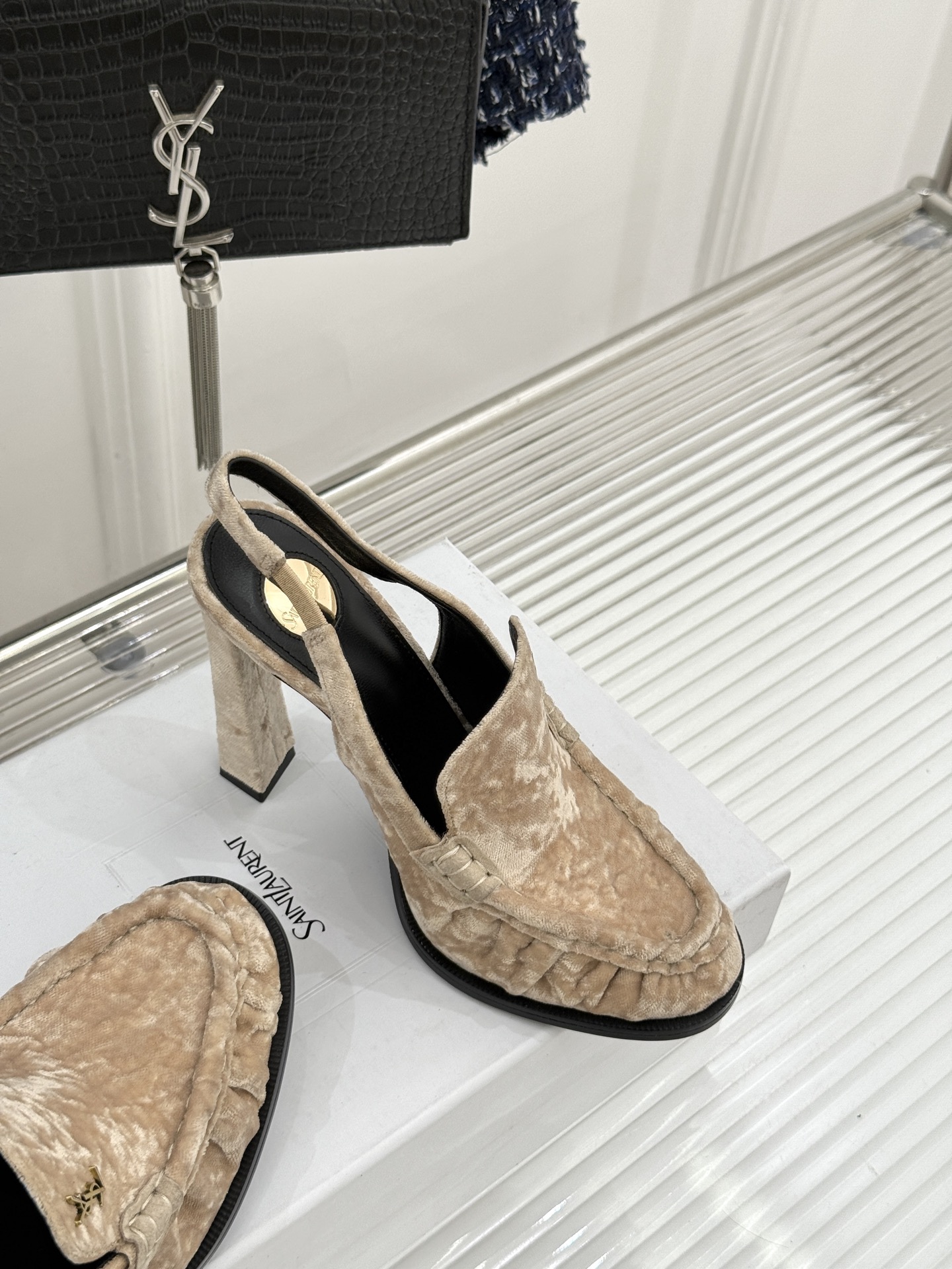 Saint Laurent /圣罗兰YSL26WF新品小logo高跟后空凉鞋拖鞋标志性的小logo是这双