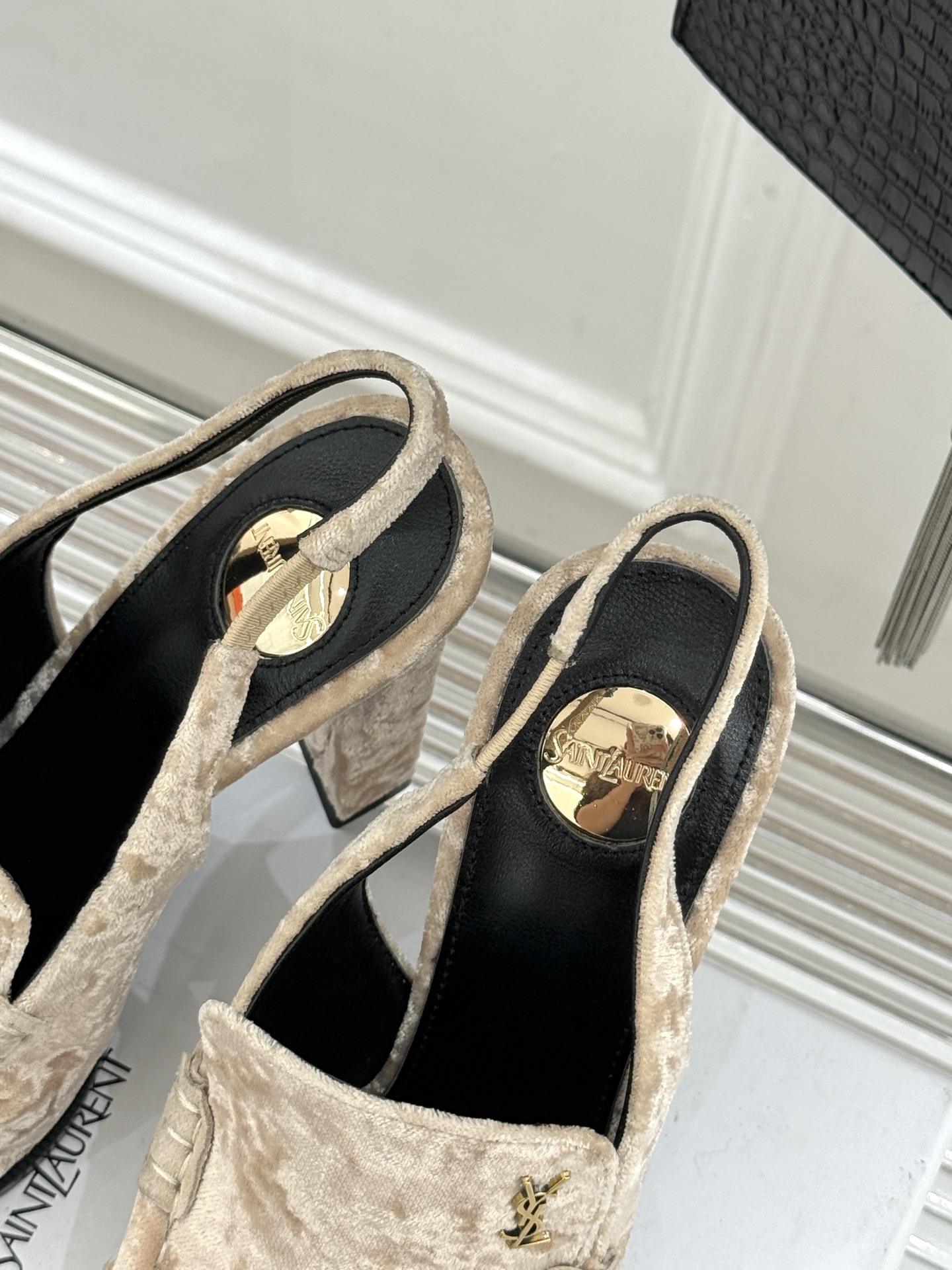 Saint Laurent /圣罗兰YSL26WF新品小logo高跟后空凉鞋拖鞋标志性的小logo是这双