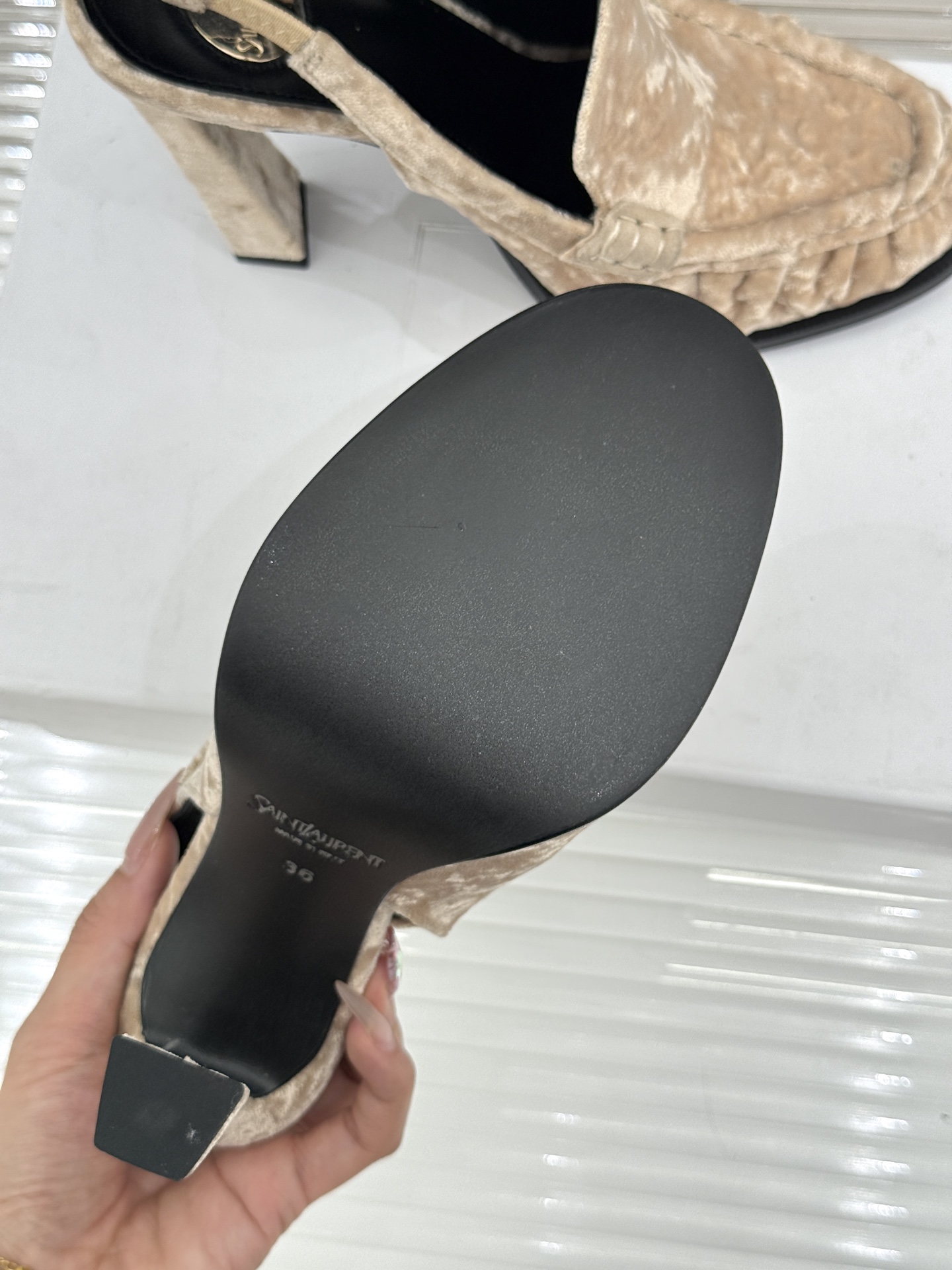 Saint Laurent /圣罗兰YSL26WF新品小logo高跟后空凉鞋拖鞋标志性的小logo是这双