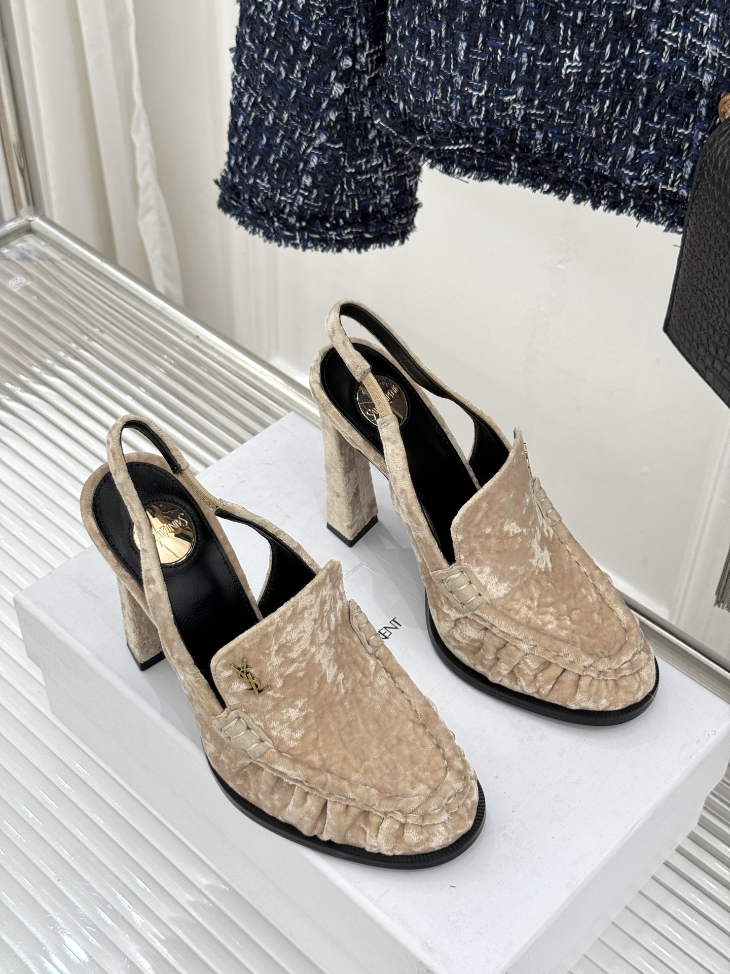 Saint Laurent /圣罗兰YSL26WF新品小logo高跟后空凉鞋拖鞋标志性的小logo是这双