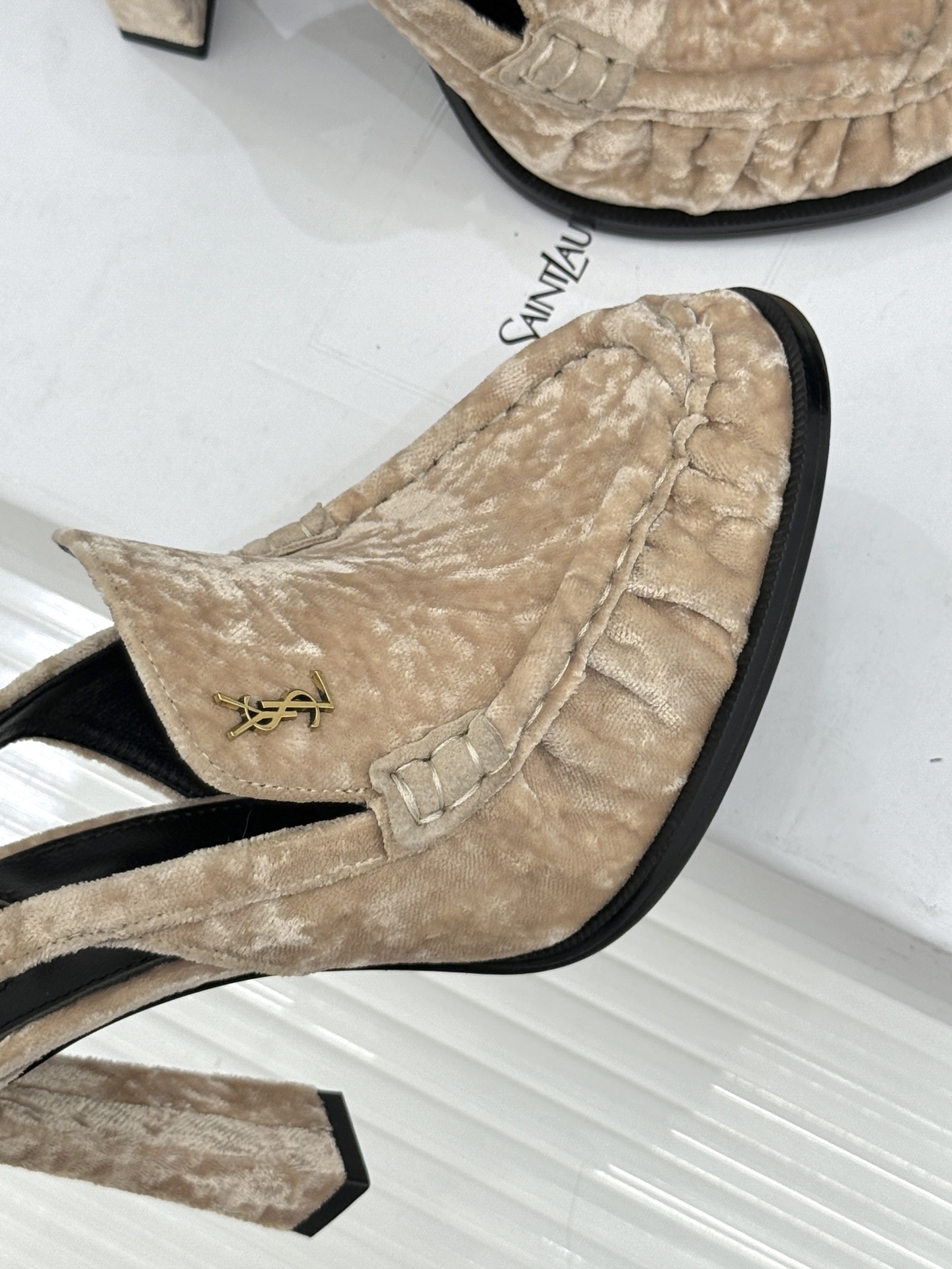 Saint Laurent /圣罗兰YSL26WF新品小logo高跟后空凉鞋拖鞋标志性的小logo是这双