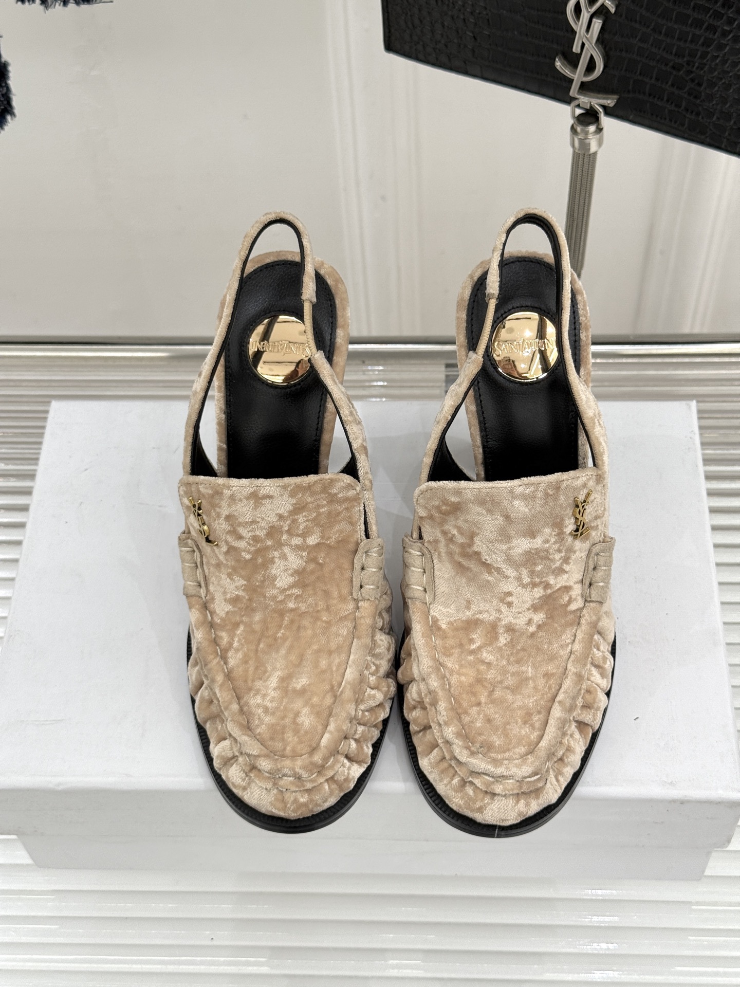 Saint Laurent /圣罗兰YSL26WF新品小logo高跟后空凉鞋拖鞋标志性的小logo是这双