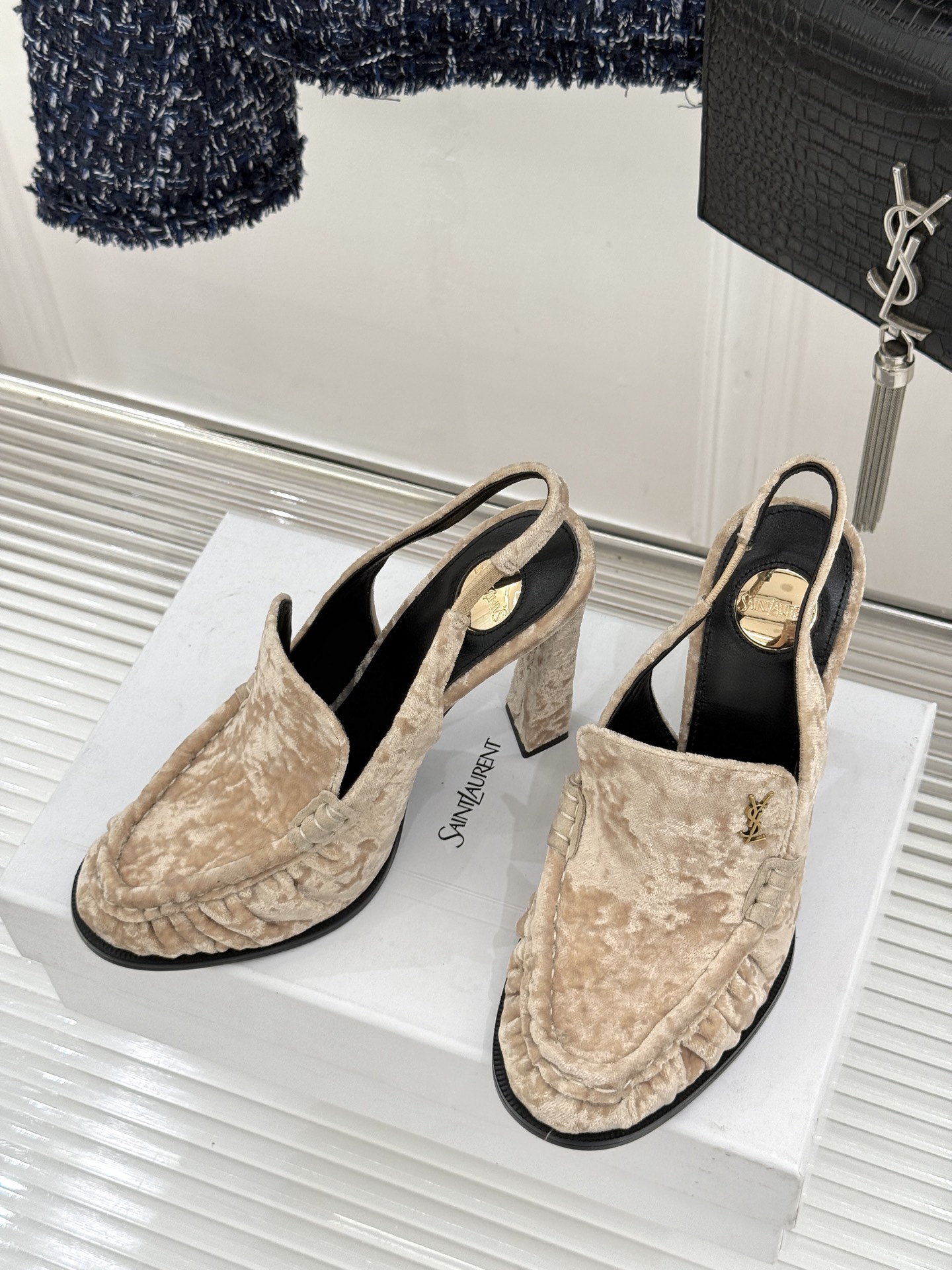 Saint Laurent /圣罗兰YSL26WF新品小logo高跟后空凉鞋拖鞋标志性的小logo是这双