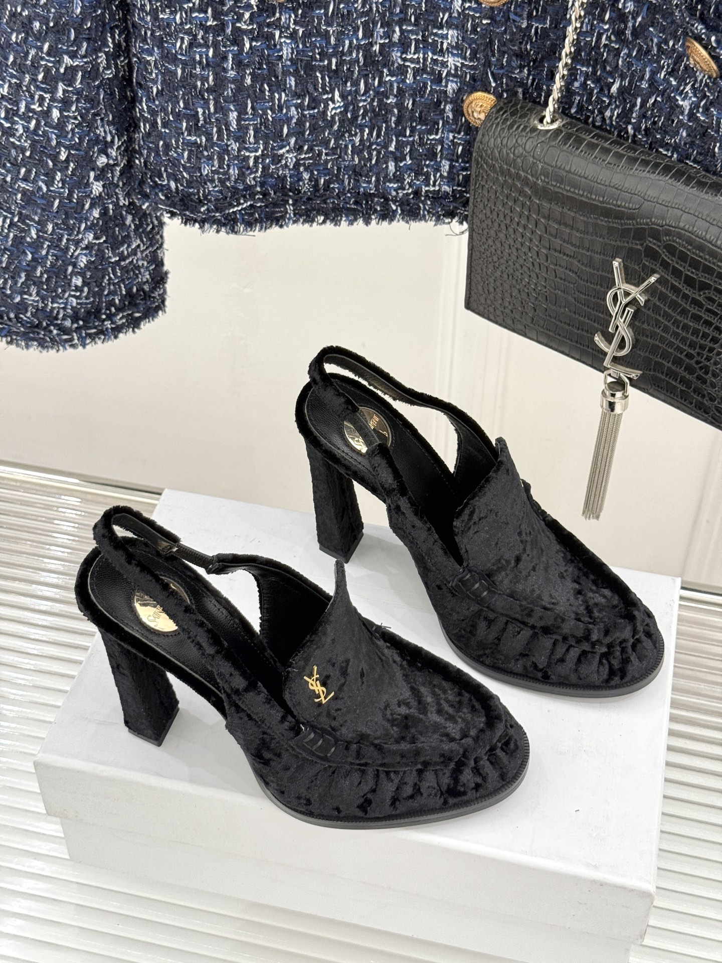 Saint Laurent /圣罗兰YSL26WF新品小logo高跟后空凉鞋拖鞋标志性的小logo是这双