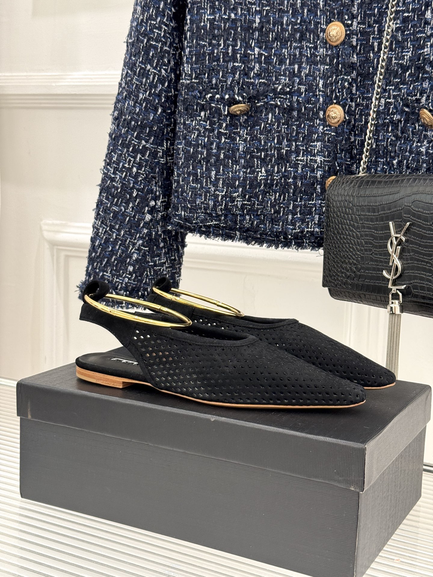 Jil Sander/吉尔桑达26WF新品镂空脚环平底芭蕾舞鞋以极简美学重构优雅日常。利落鞋型搭配精致镂