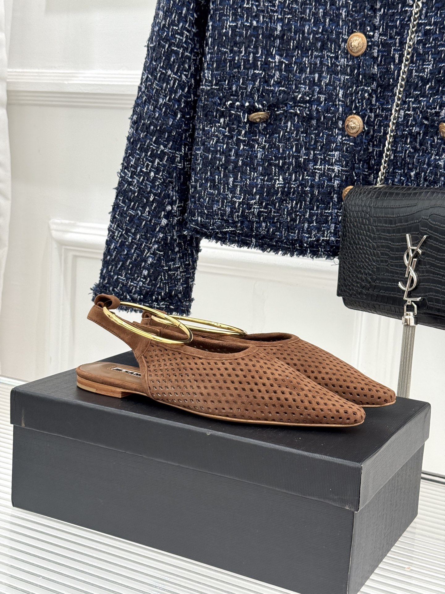 Jil Sander/吉尔桑达26WF新品镂空脚环平底芭蕾舞鞋以极简美学重构优雅日常。利落鞋型搭配精致镂