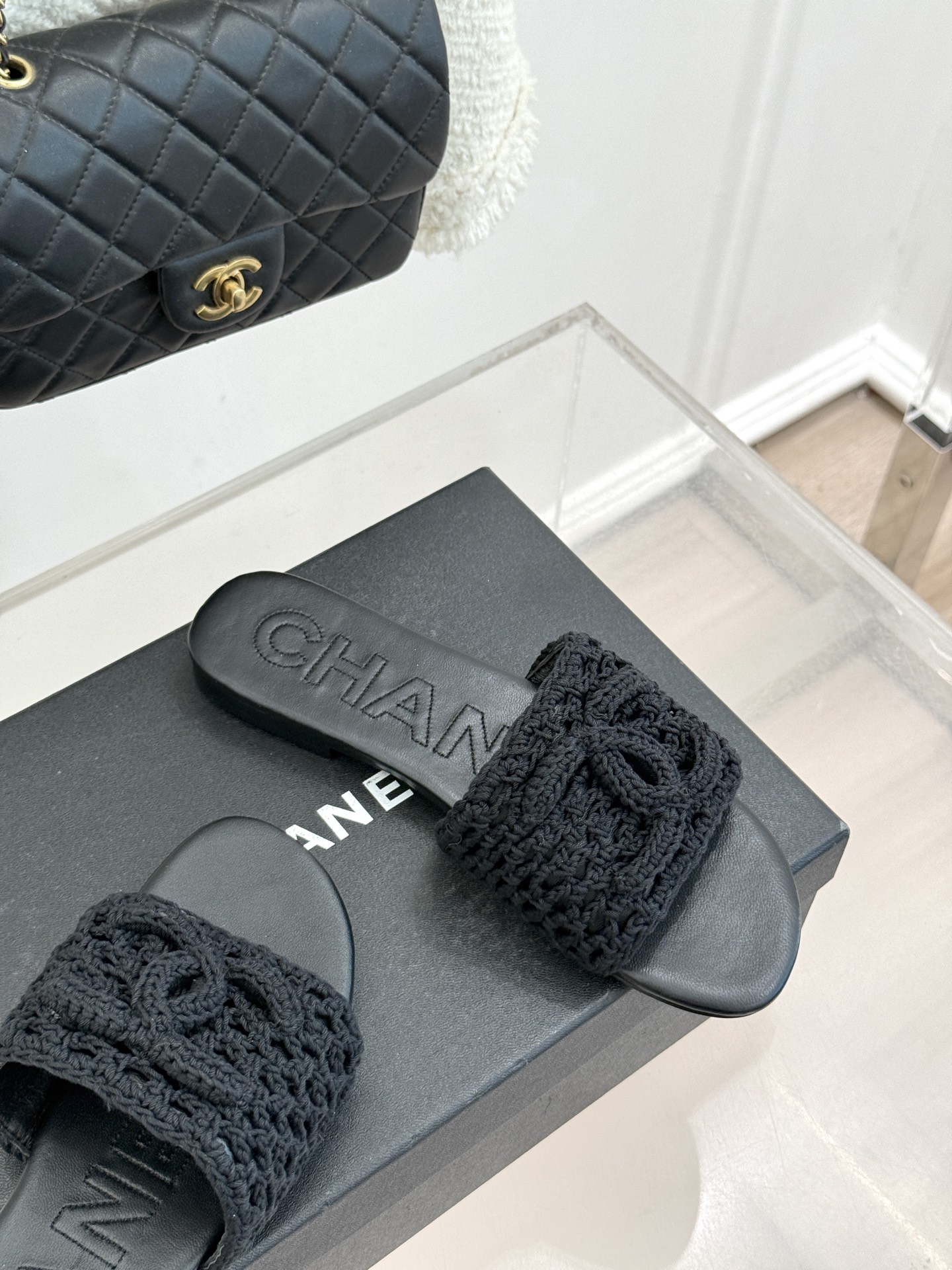 CHANE*｜小香经典针织大双C平底拖鞋以细腻针织勾勒慵懒格调标志性大双C醒目点缀将经典基因与舒适感完美