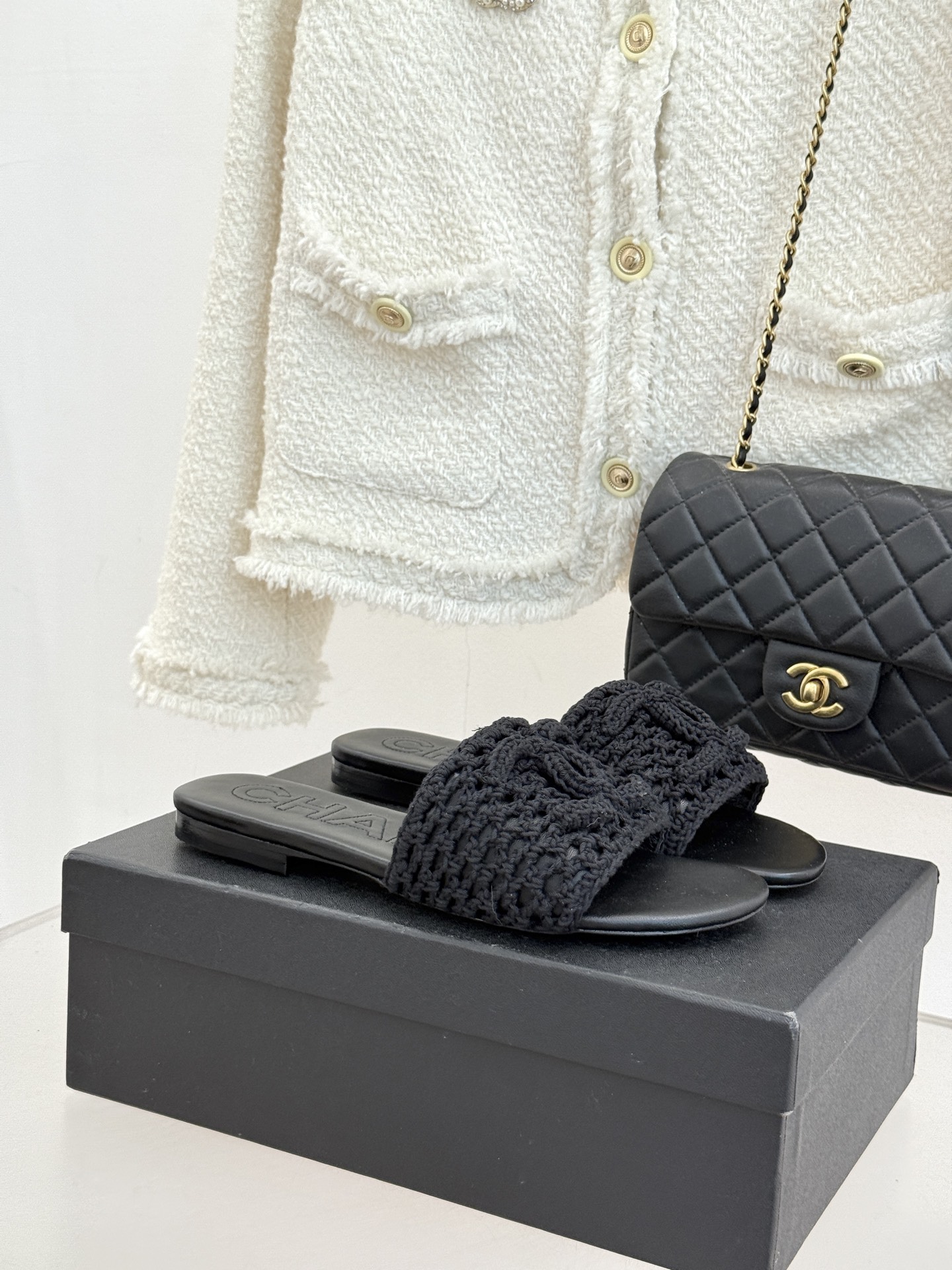 CHANE*｜小香经典针织大双C平底拖鞋以细腻针织勾勒慵懒格调标志性大双C醒目点缀将经典基因与舒适感完美