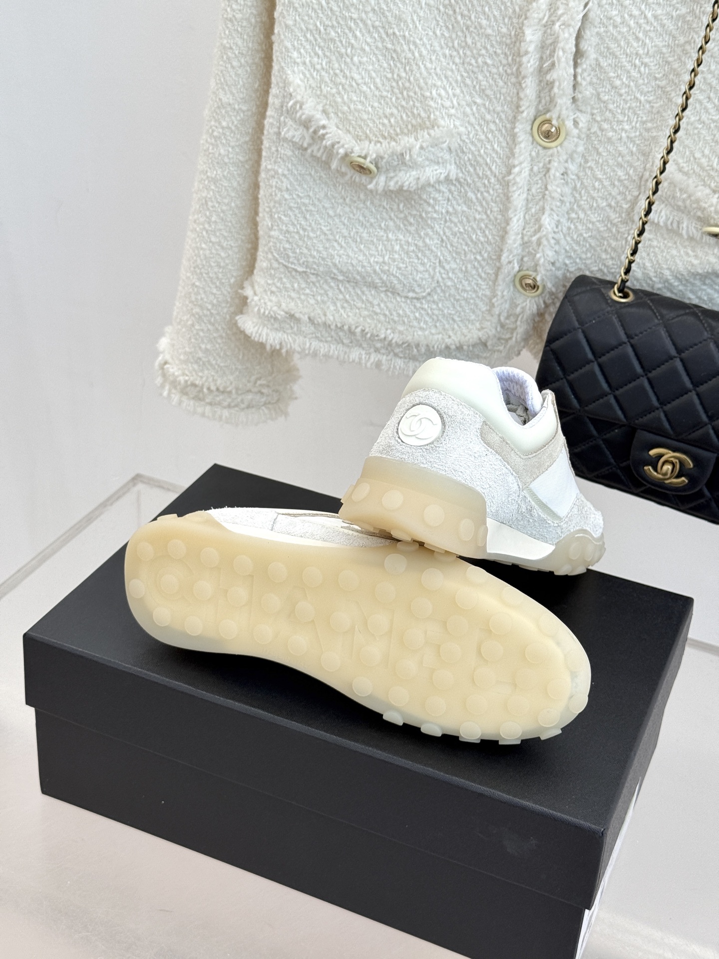 CHANE*｜小香26C春夏新品双C德训鞋运动鞋以复古德训鞋型重塑小香经典格调。甄选绒面小牛皮与细腻织物