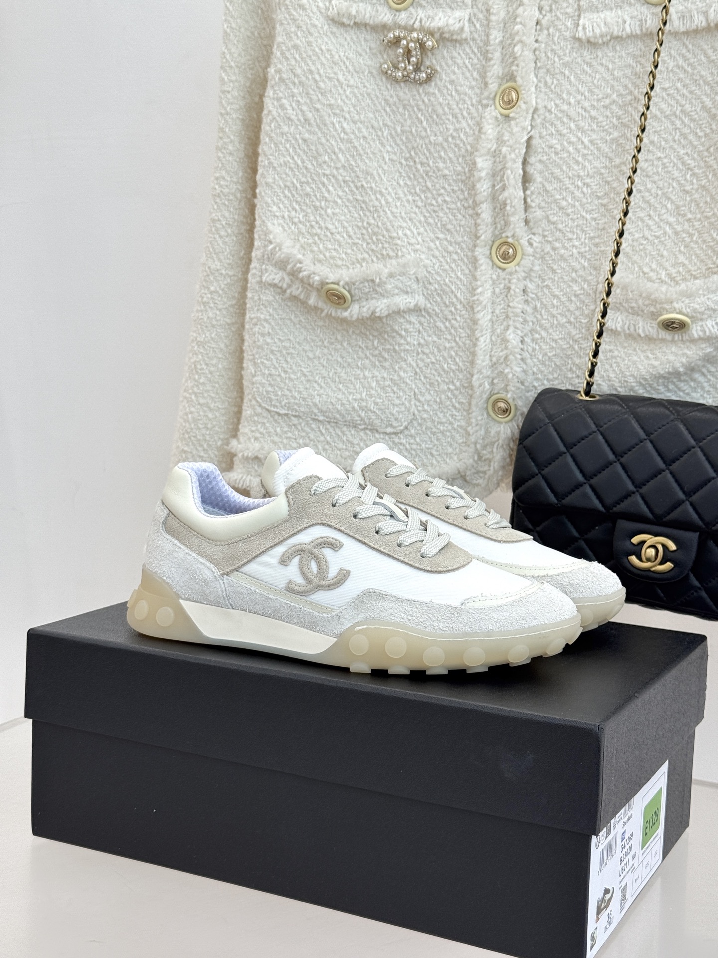 CHANE*｜小香26C春夏新品双C德训鞋运动鞋以复古德训鞋型重塑小香经典格调。甄选绒面小牛皮与细腻织物