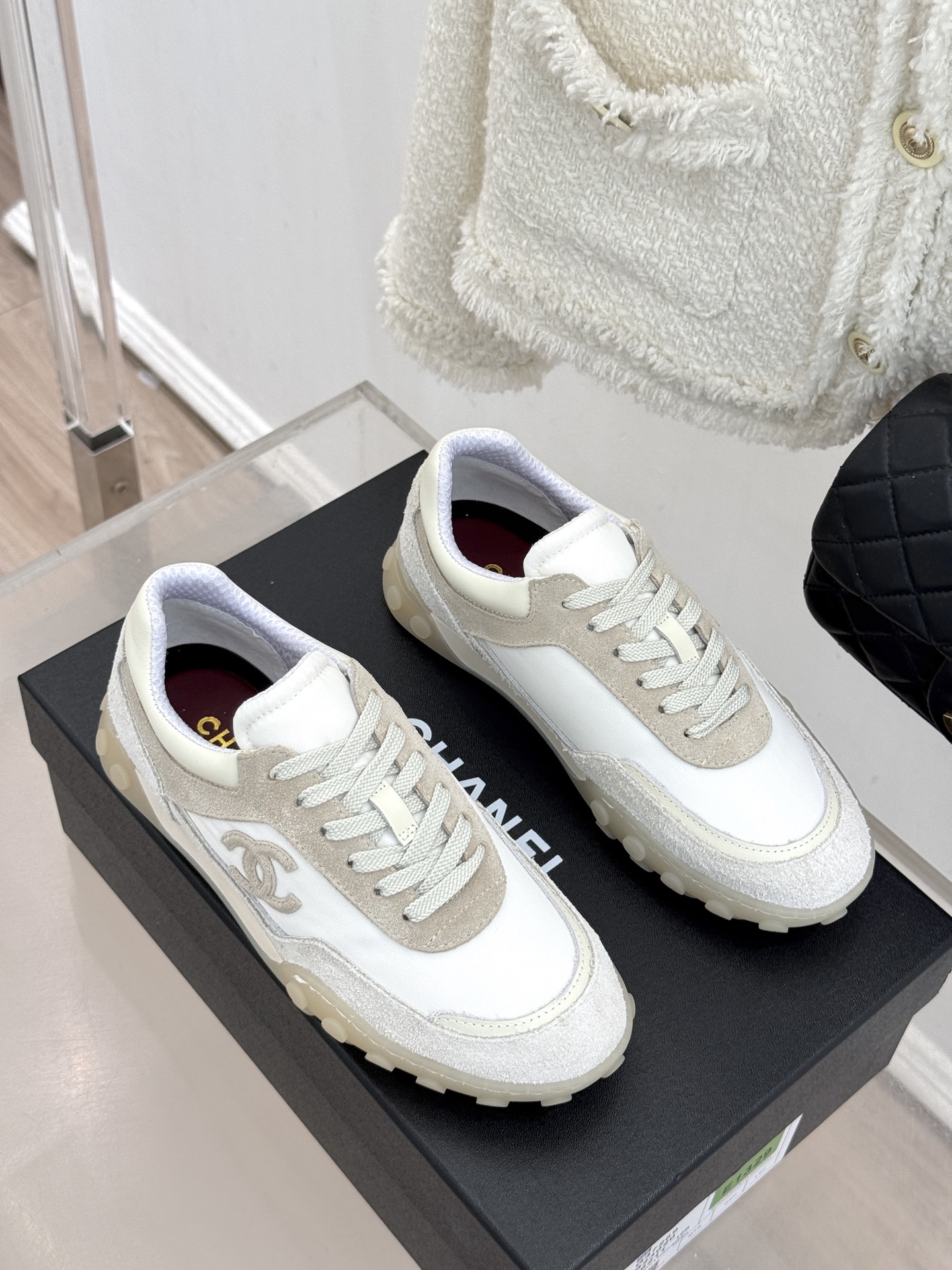 CHANE*｜小香26C春夏新品双C德训鞋运动鞋以复古德训鞋型重塑小香经典格调。甄选绒面小牛皮与细腻织物