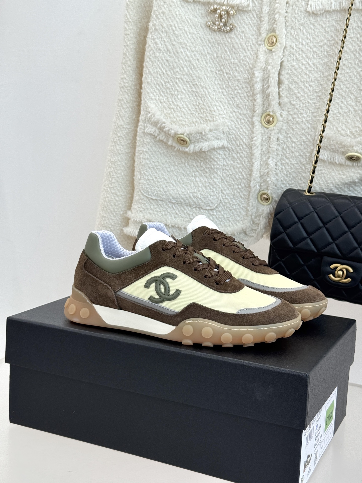 CHANE*｜小香26C春夏新品双C德训鞋运动鞋以复古德训鞋型重塑小香经典格调。甄选绒面小牛皮与细腻织物