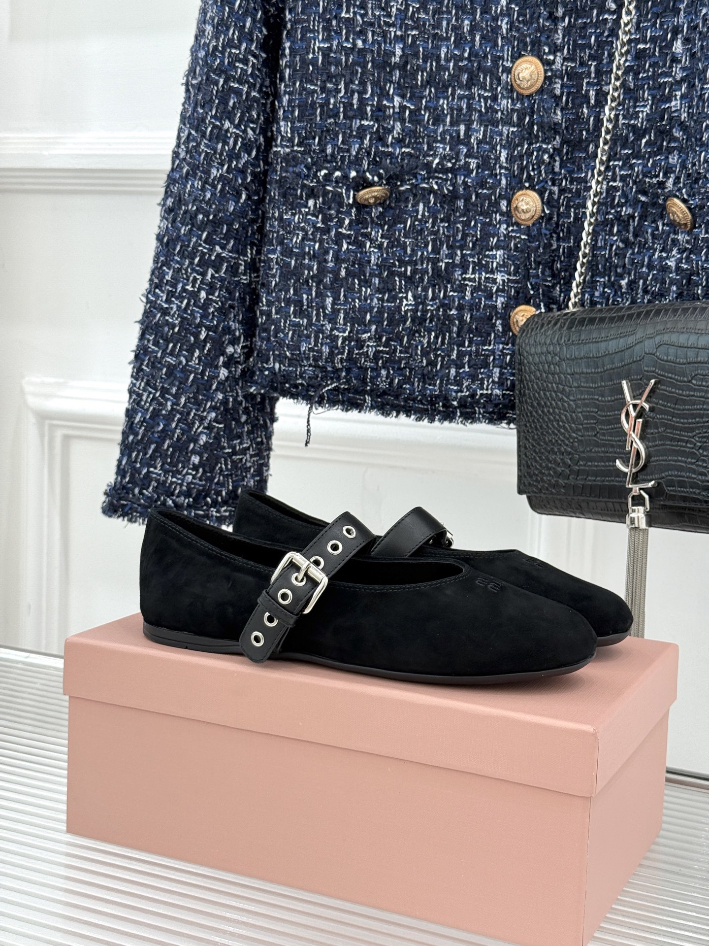 Miu Miu/缪缪26WF早春新品字母复古麂皮圆头玛丽珍鞋以细腻麂皮诠释慵懒高级感温润哑光质感自带复古