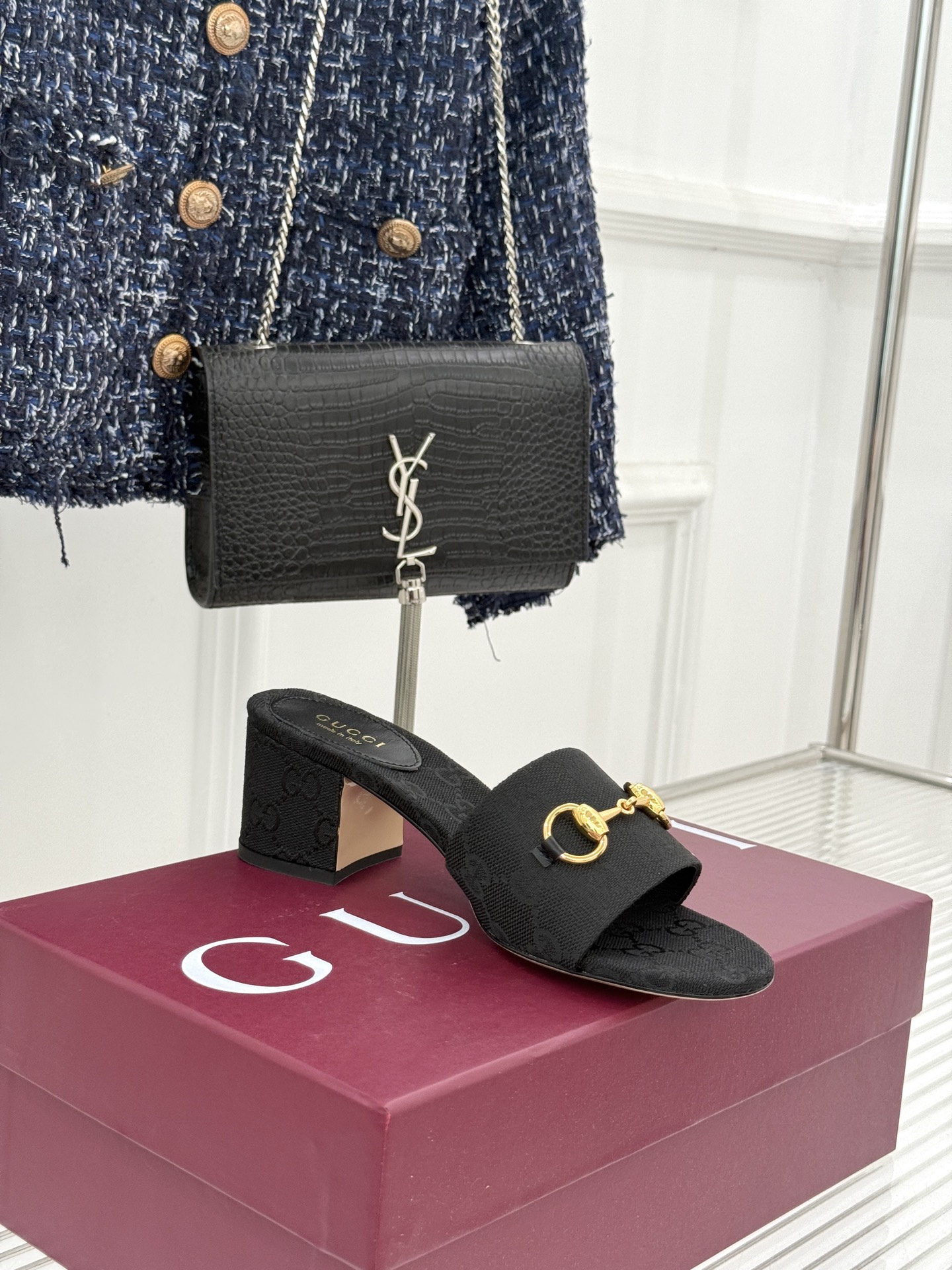 Gucci/古驰26WF春夏新品马衔扣鱼嘴粗跟拖鞋以时光为经纬 以自由为针线将品牌「随性的华美」具象为足