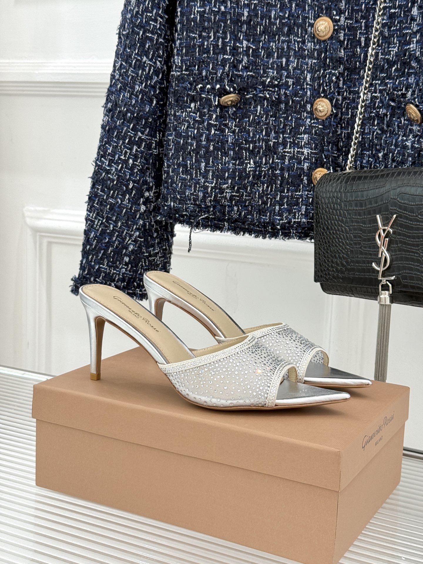 Gianvito Rossi26WF新品网纱水钻尖头高跟拖鞋 GR将意式优雅注入每一处细节这款网纱水钻尖