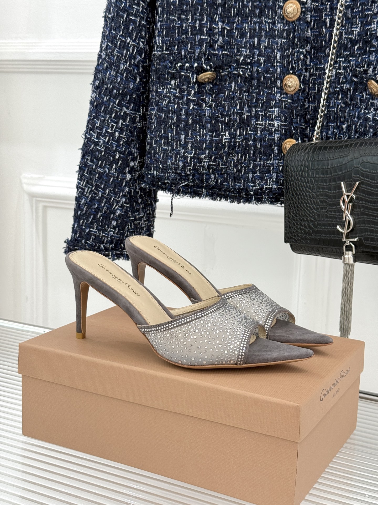 Gianvito Rossi26WF新品网纱水钻尖头高跟拖鞋 GR将意式优雅注入每一处细节这款网纱水钻尖