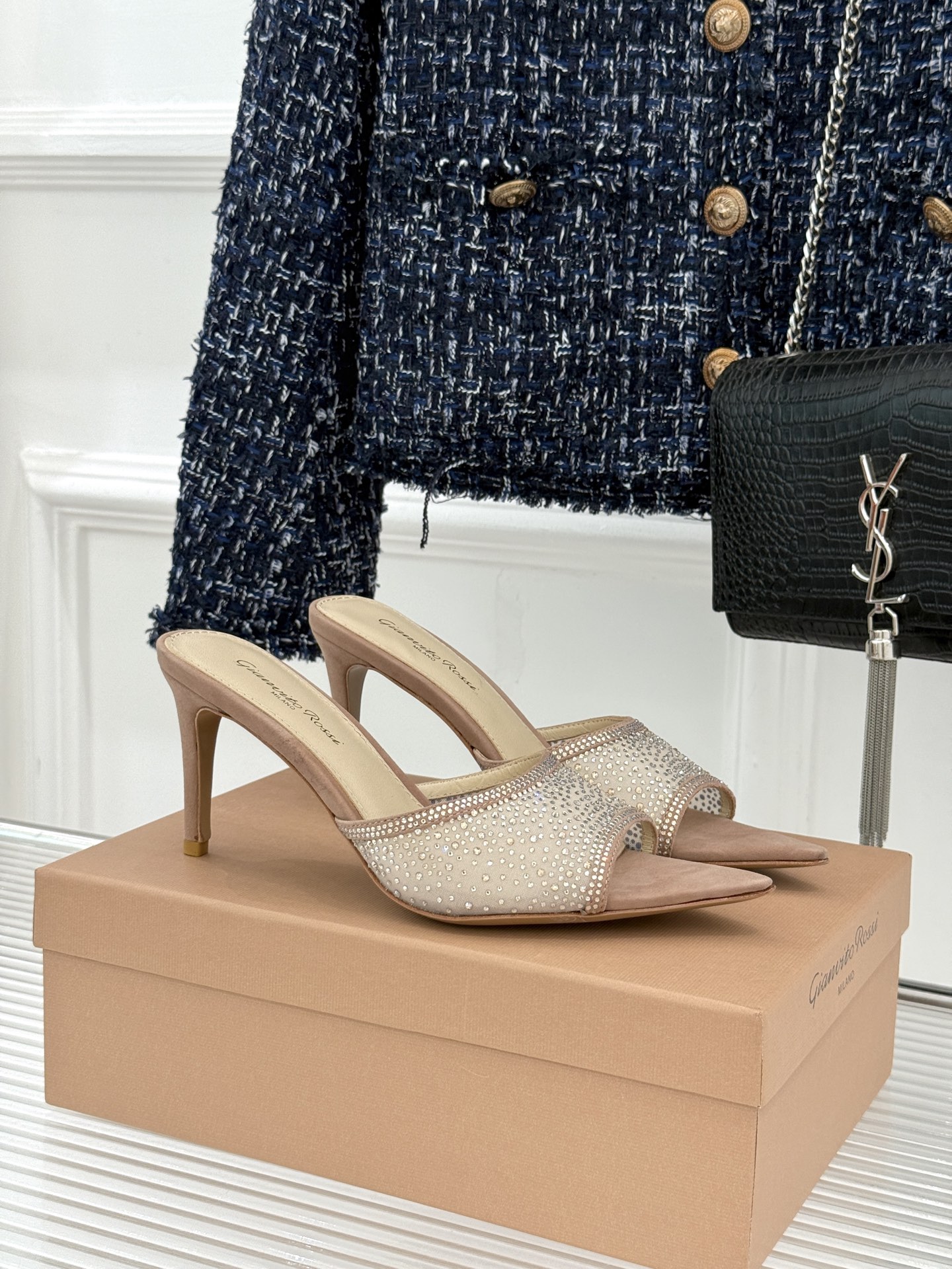Gianvito Rossi26WF新品网纱水钻尖头高跟拖鞋 GR将意式优雅注入每一处细节这款网纱水钻尖