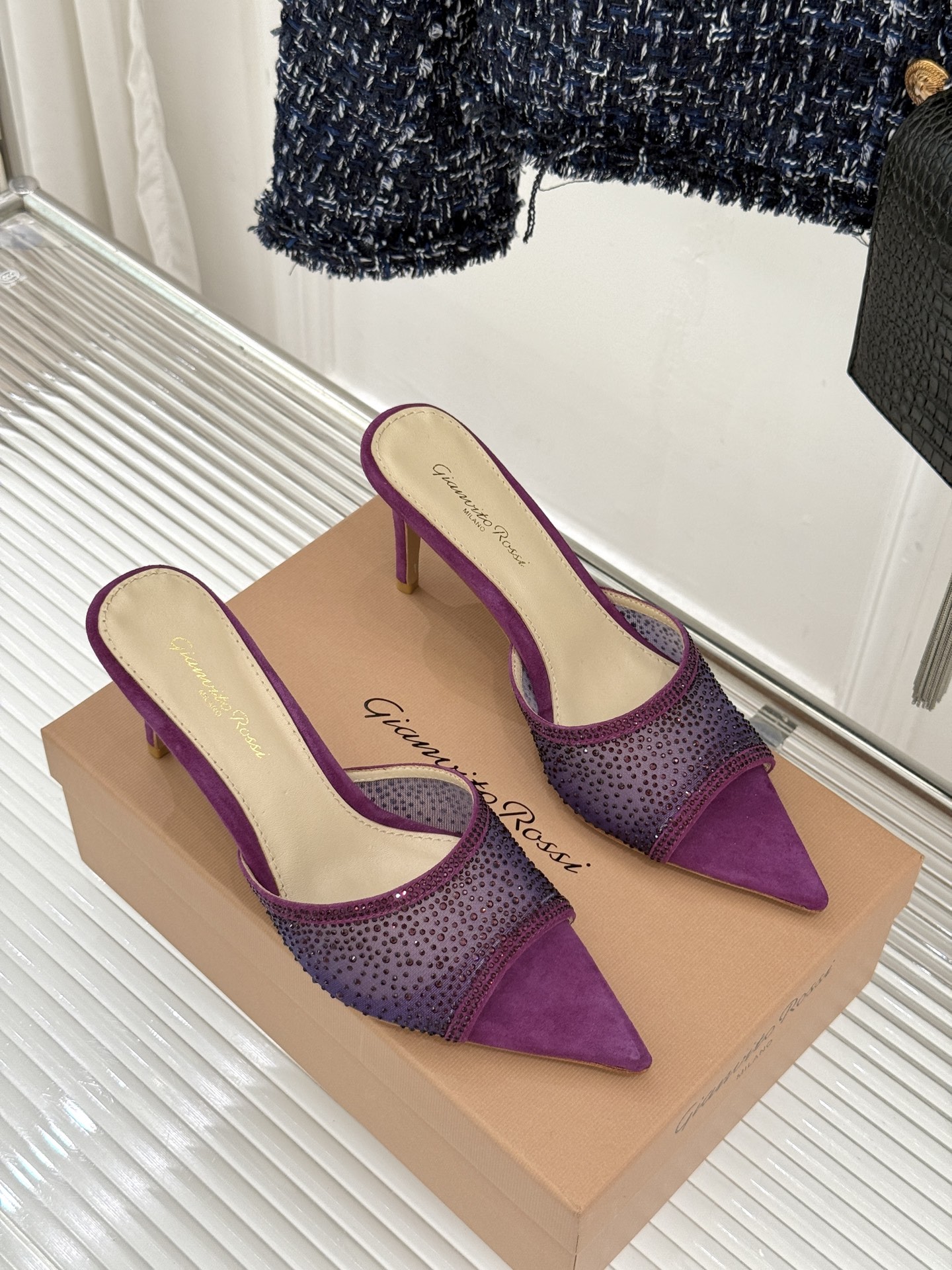 Gianvito Rossi26WF新品网纱水钻尖头高跟拖鞋 GR将意式优雅注入每一处细节这款网纱水钻尖