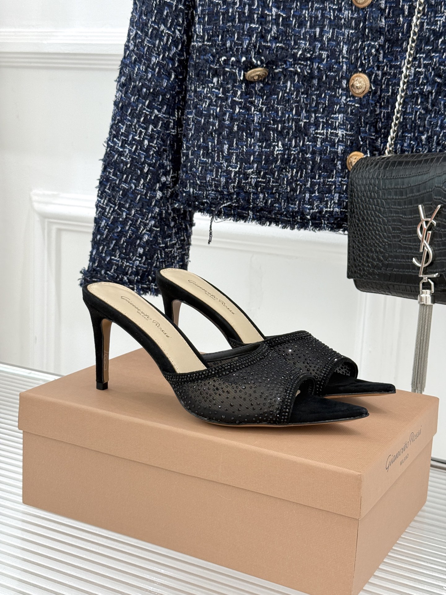 Gianvito Rossi26WF新品网纱水钻尖头高跟拖鞋 GR将意式优雅注入每一处细节这款网纱水钻尖