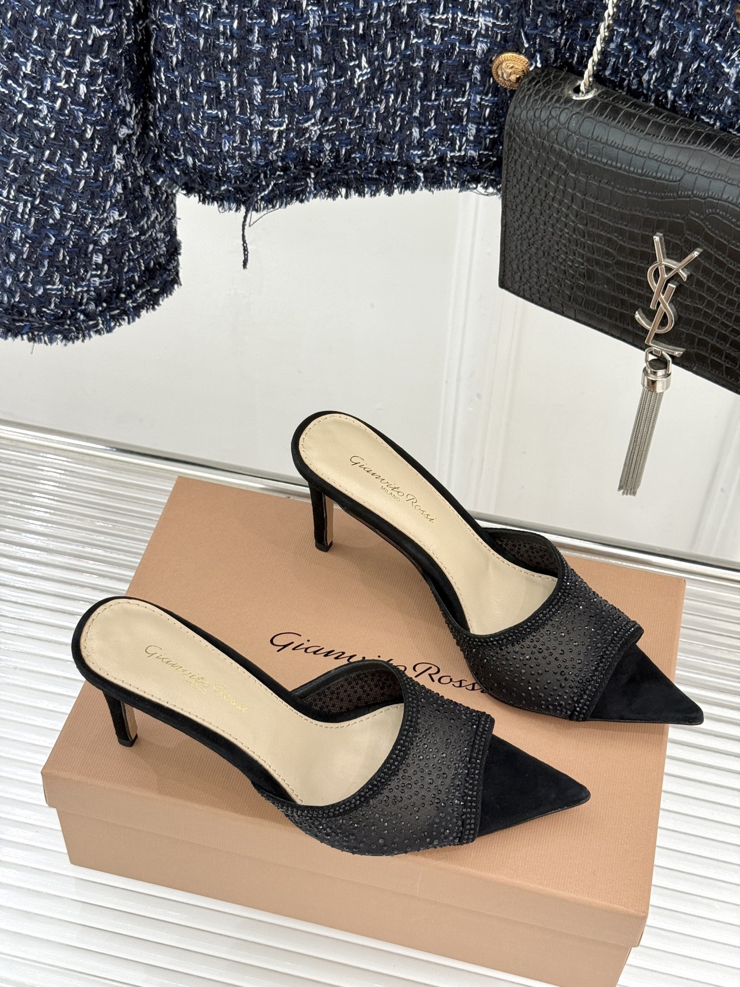 Gianvito Rossi26WF新品网纱水钻尖头高跟拖鞋 GR将意式优雅注入每一处细节这款网纱水钻尖