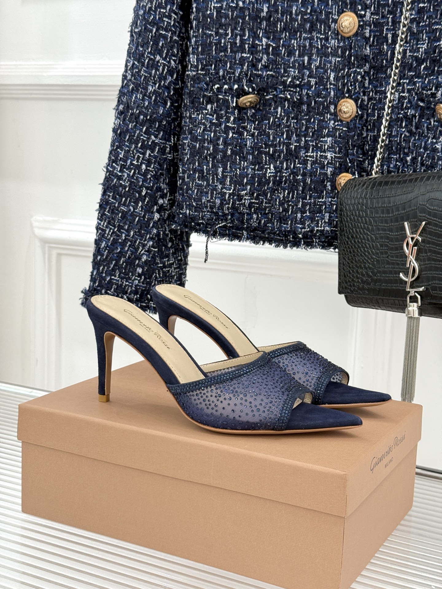 Gianvito Rossi26WF新品网纱水钻尖头高跟拖鞋 GR将意式优雅注入每一处细节这款网纱水钻尖