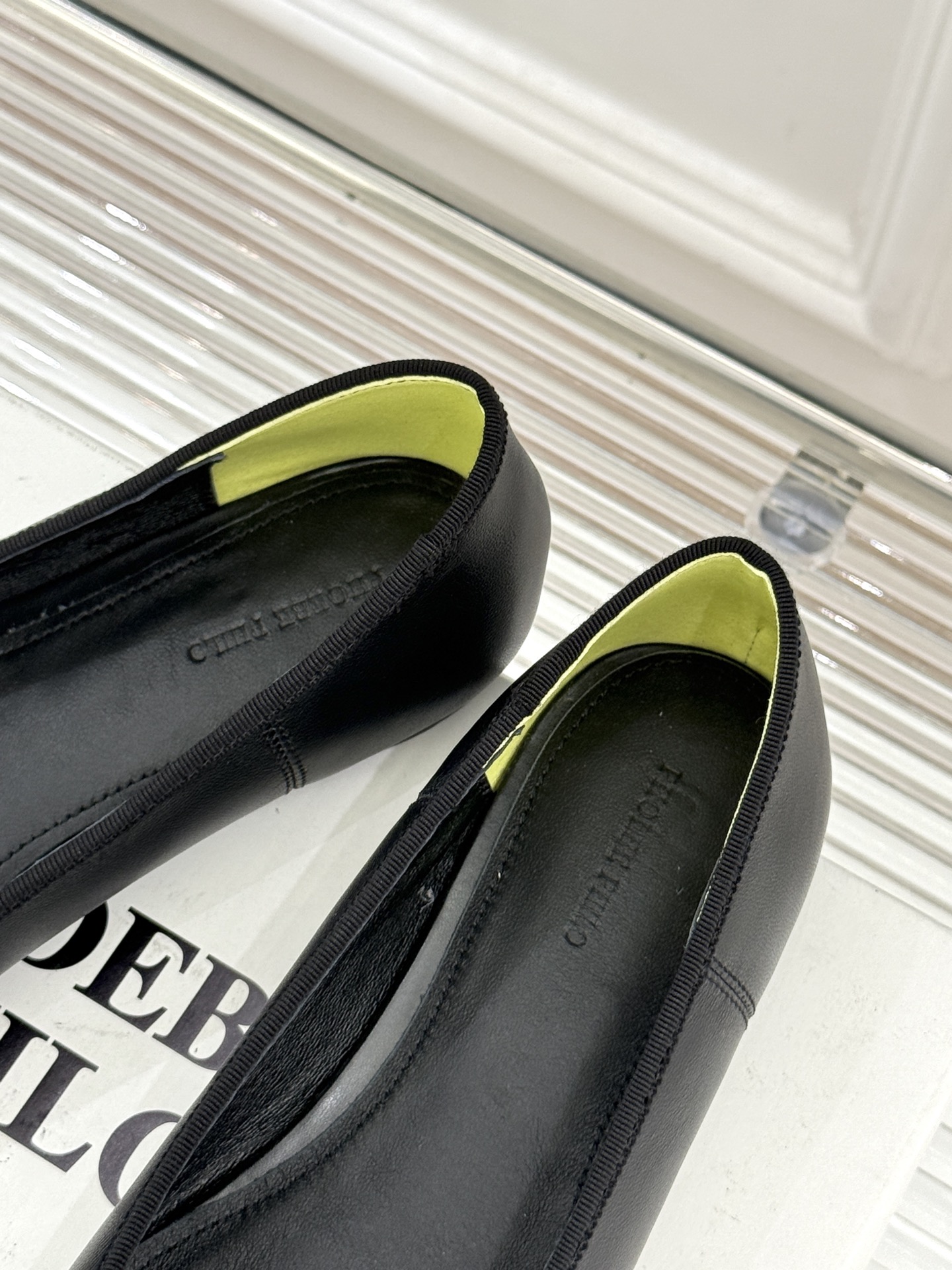 Phoebe Philo26WF新品极简芭蕾舞鞋平底单鞋重塑静奢核心 以极简语言致敬经典。利落浅口贴合脚