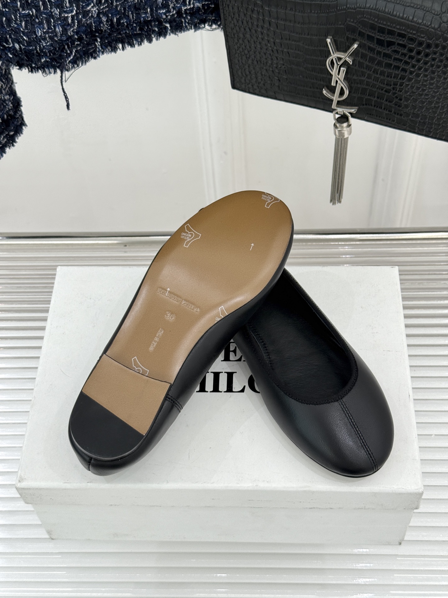 Phoebe Philo26WF新品极简芭蕾舞鞋平底单鞋重塑静奢核心 以极简语言致敬经典。利落浅口贴合脚