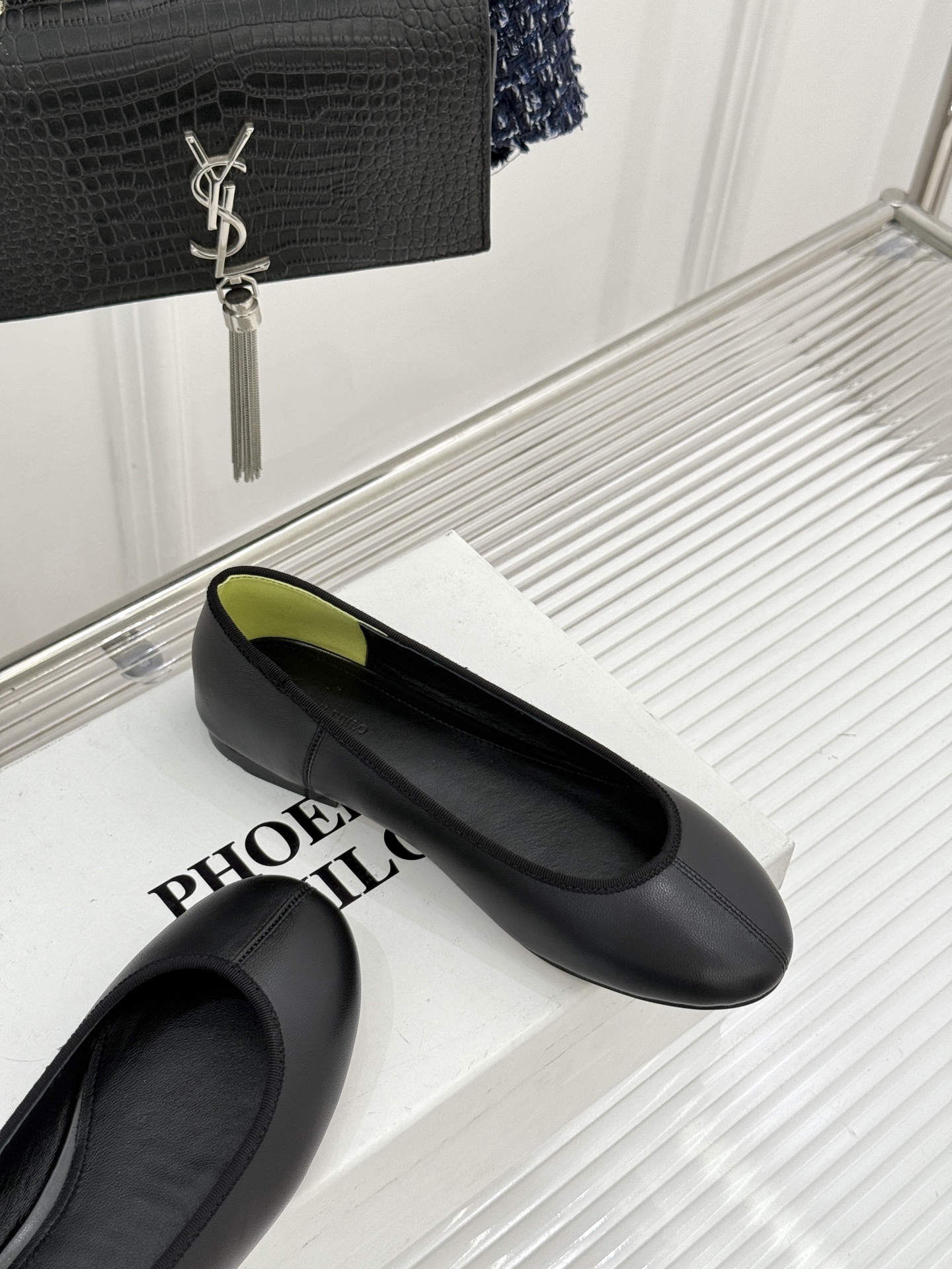 Phoebe Philo26WF新品极简芭蕾舞鞋平底单鞋重塑静奢核心 以极简语言致敬经典。利落浅口贴合脚