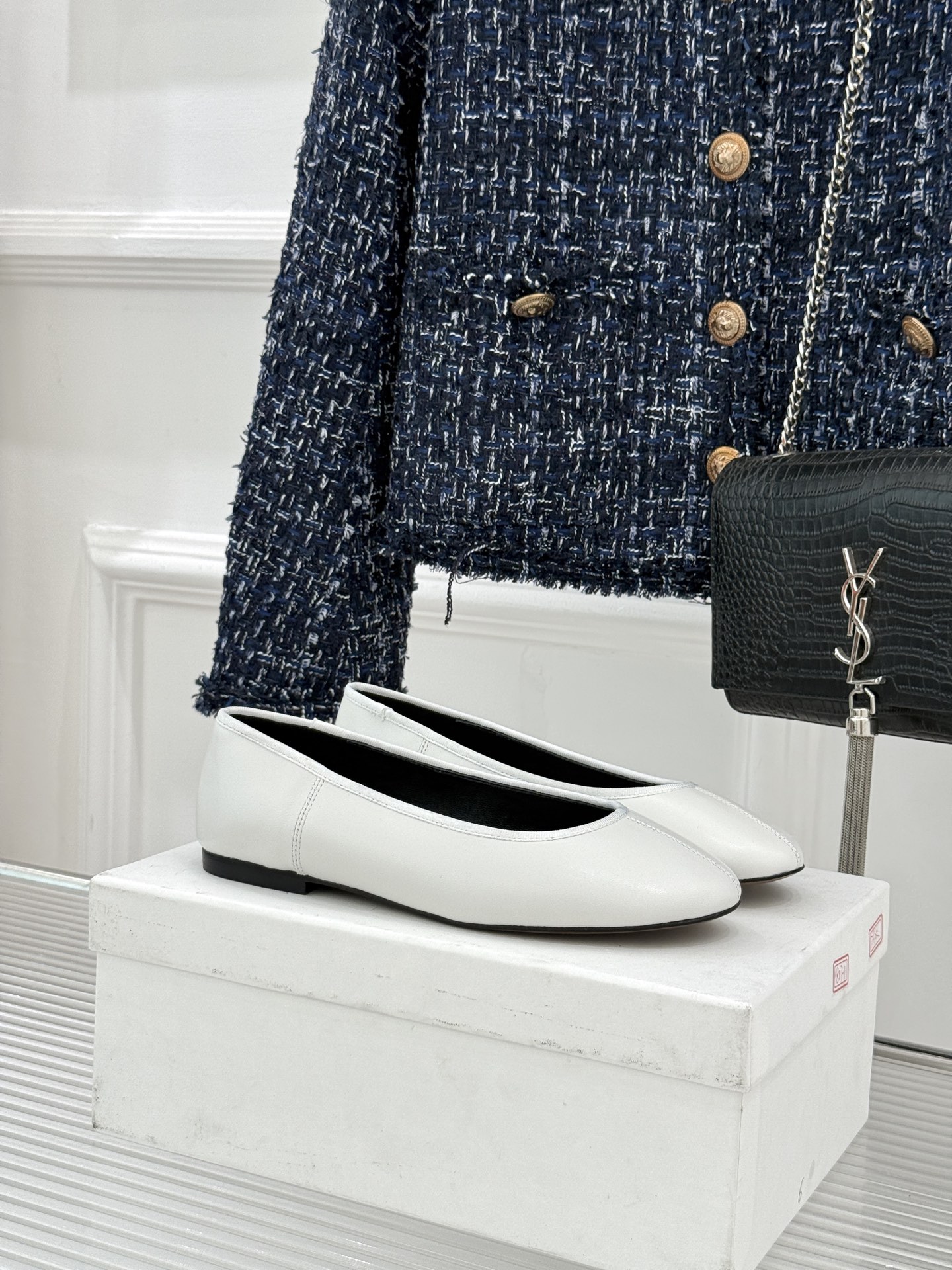 Phoebe Philo26WF新品极简芭蕾舞鞋平底单鞋重塑静奢核心 以极简语言致敬经典。利落浅口贴合脚