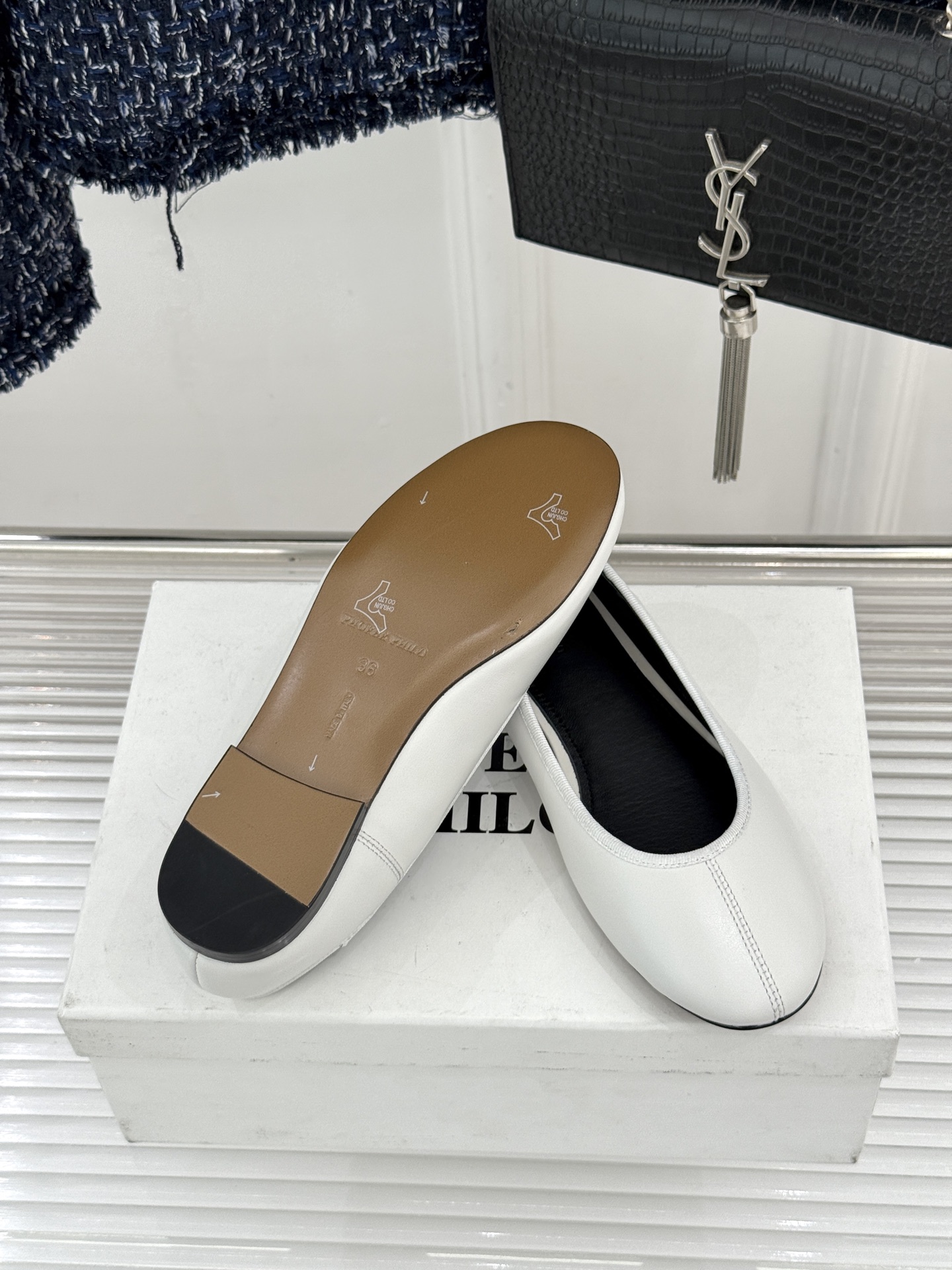 Phoebe Philo26WF新品极简芭蕾舞鞋平底单鞋重塑静奢核心 以极简语言致敬经典。利落浅口贴合脚