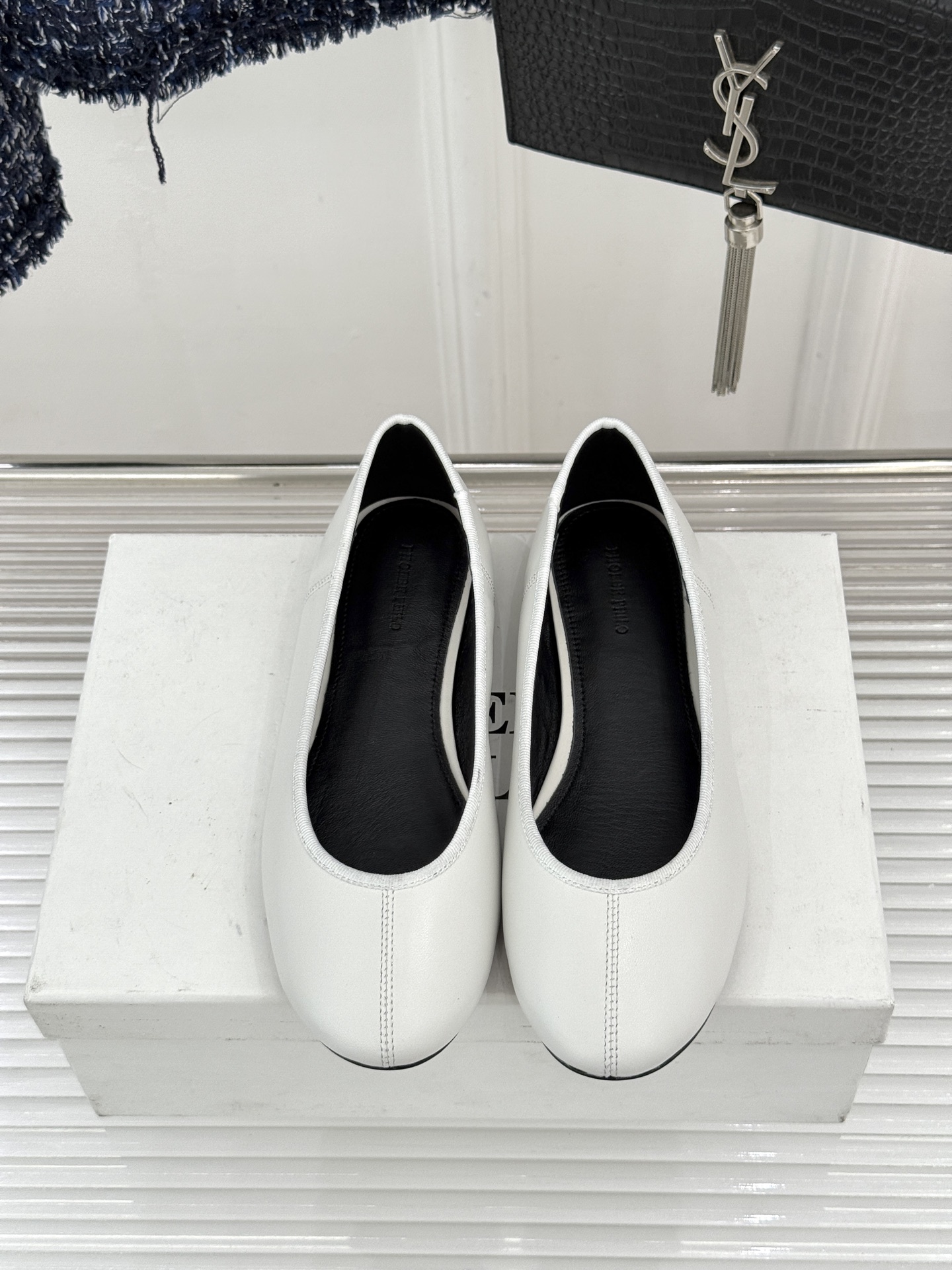 Phoebe Philo26WF新品极简芭蕾舞鞋平底单鞋重塑静奢核心 以极简语言致敬经典。利落浅口贴合脚