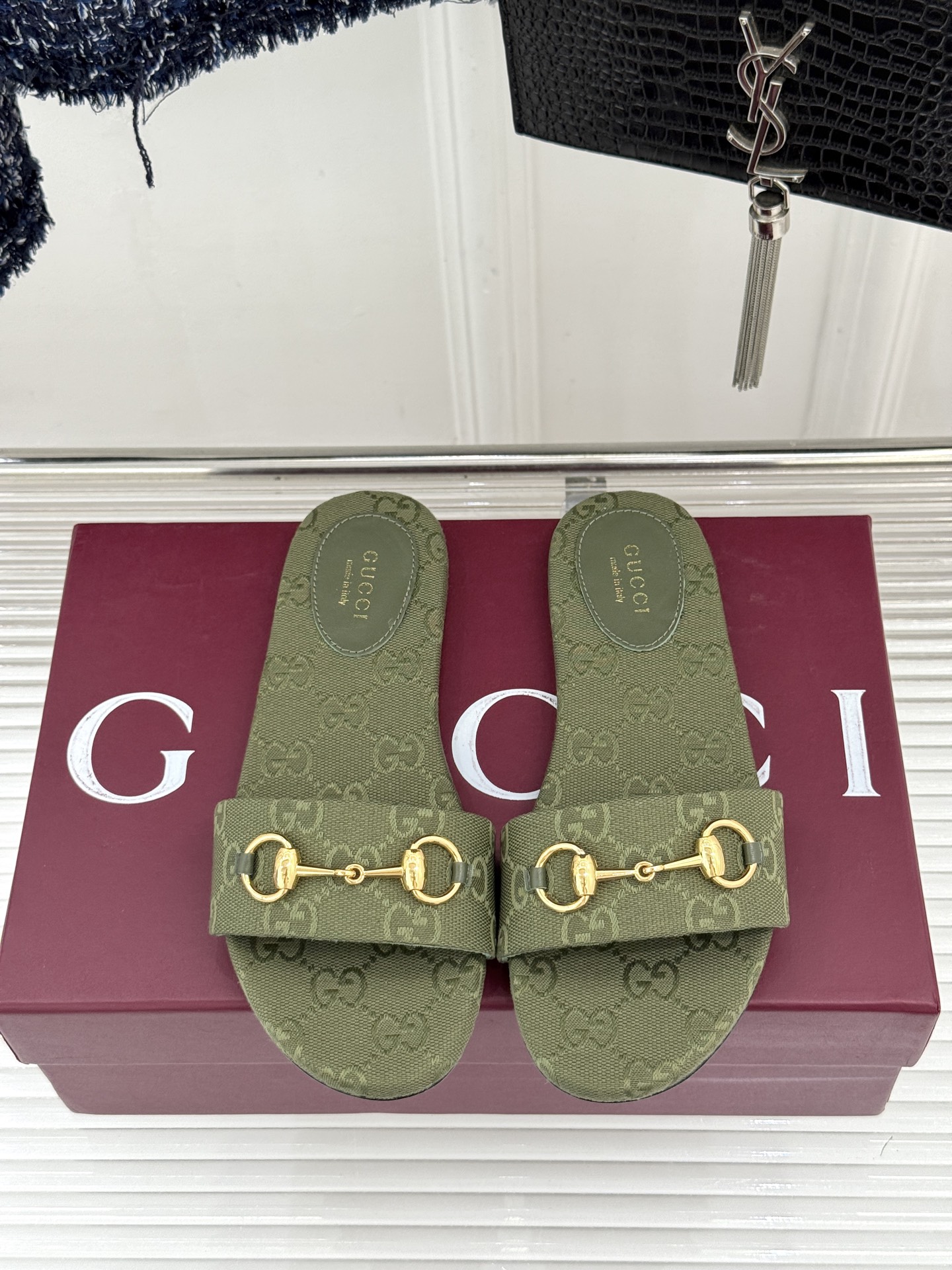 Gucci/古驰经典马衔扣老花平底拖鞋一眼万年的拖鞋！时髦精都在穿马衔扣绝对是刻在潮流DNA里的符号。自