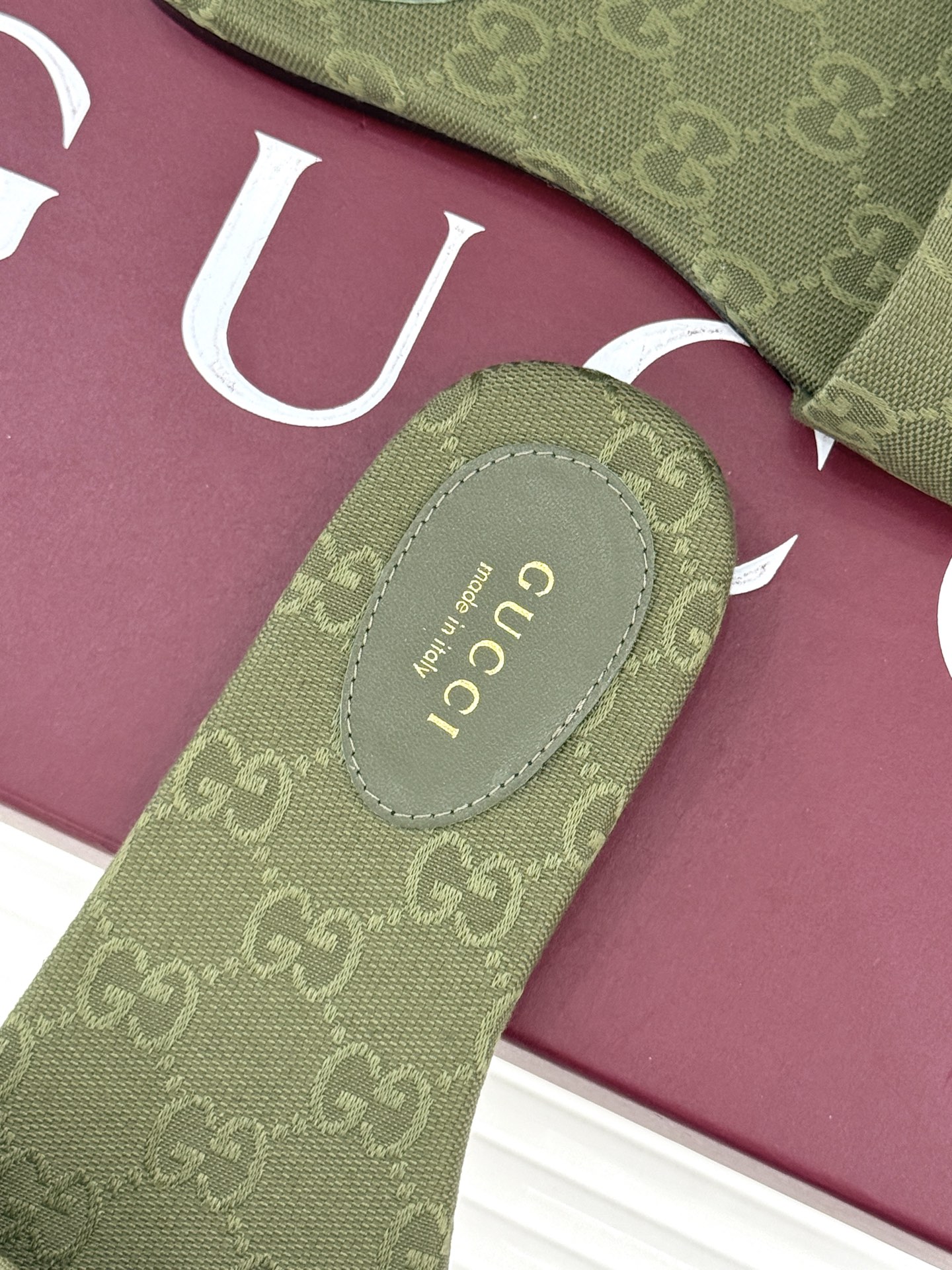 Gucci/古驰经典马衔扣老花平底拖鞋一眼万年的拖鞋！时髦精都在穿马衔扣绝对是刻在潮流DNA里的符号。自