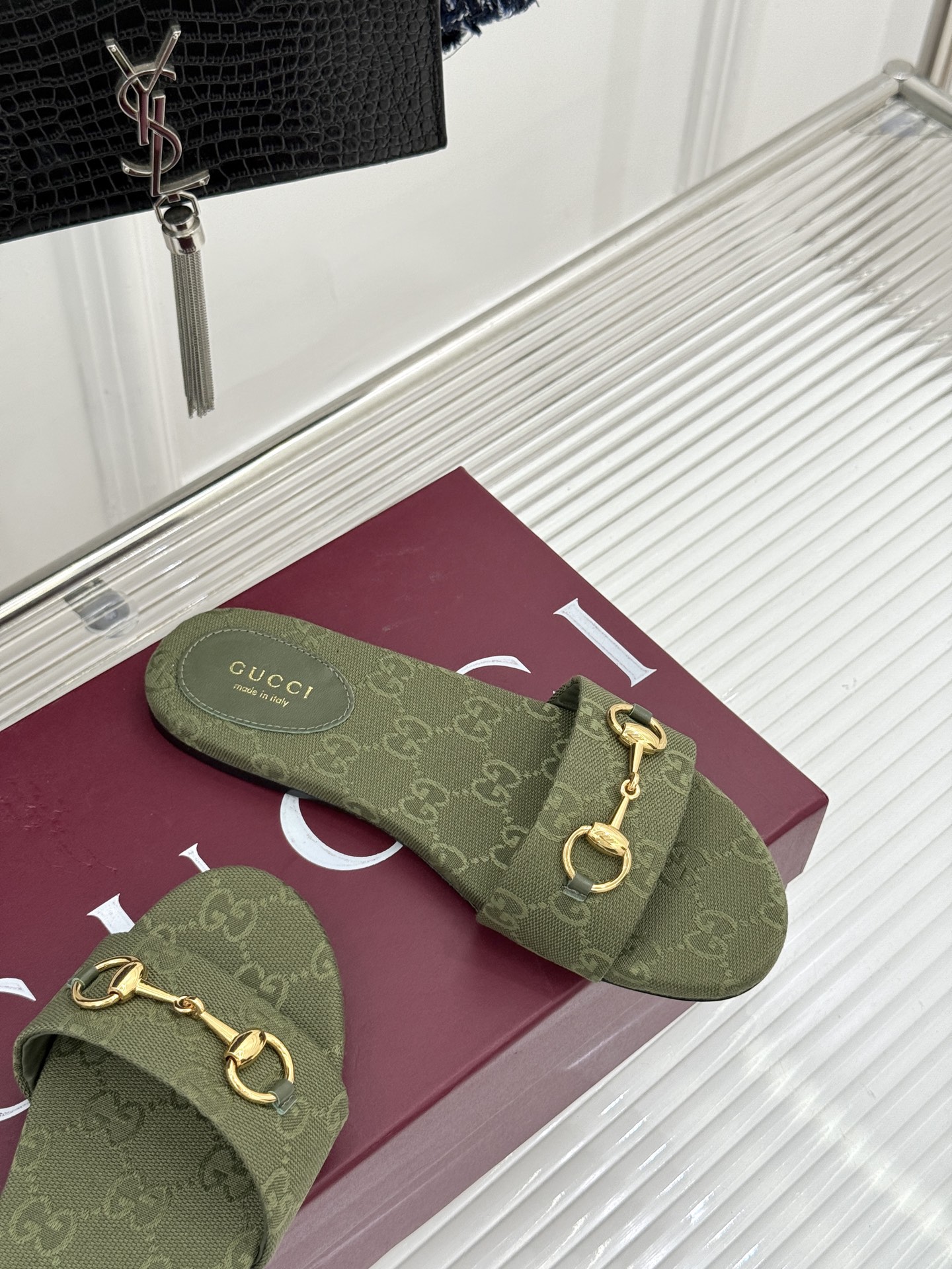 Gucci/古驰经典马衔扣老花平底拖鞋一眼万年的拖鞋！时髦精都在穿马衔扣绝对是刻在潮流DNA里的符号。自