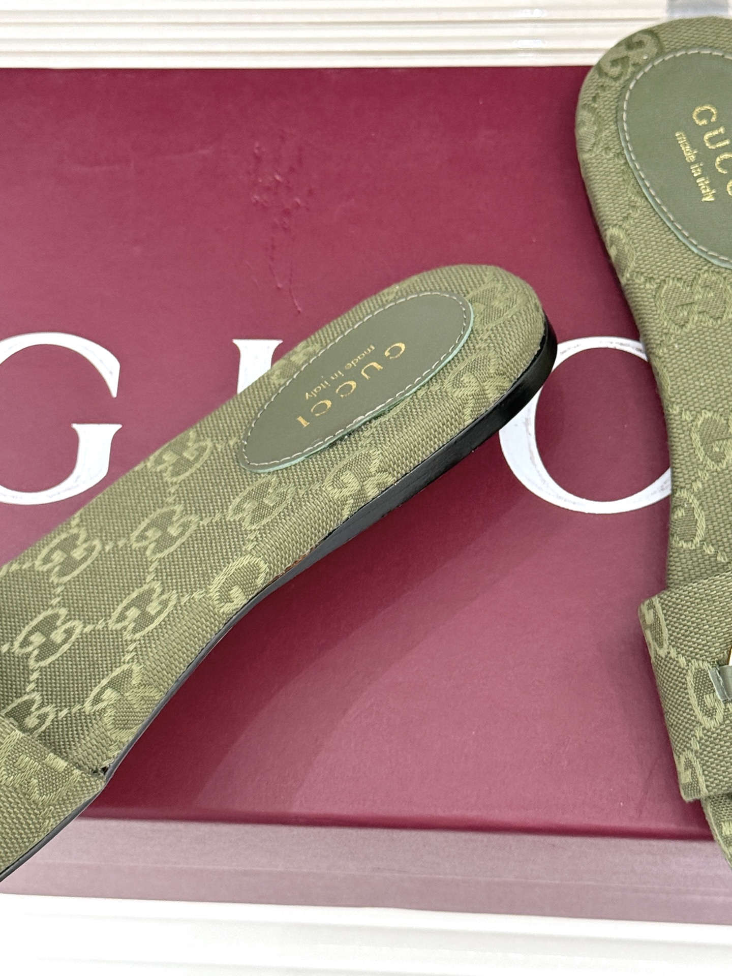 Gucci/古驰经典马衔扣老花平底拖鞋一眼万年的拖鞋！时髦精都在穿马衔扣绝对是刻在潮流DNA里的符号。自