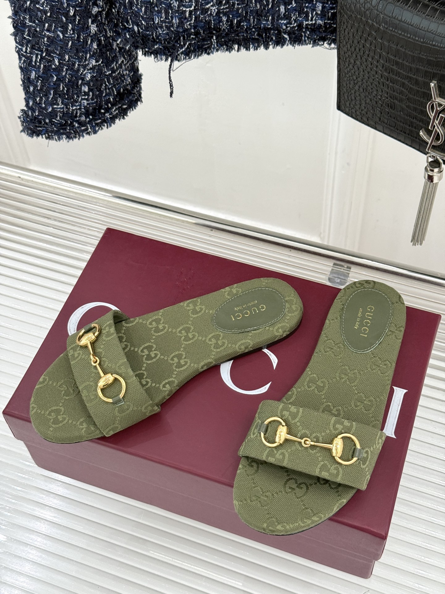 Gucci/古驰经典马衔扣老花平底拖鞋一眼万年的拖鞋！时髦精都在穿马衔扣绝对是刻在潮流DNA里的符号。自