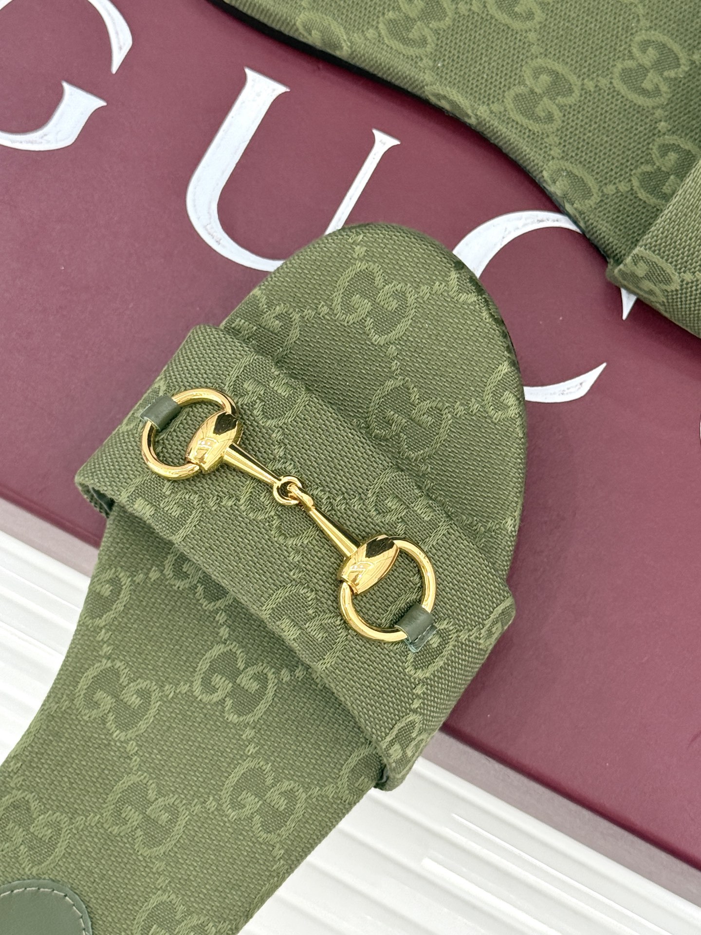 Gucci/古驰经典马衔扣老花平底拖鞋一眼万年的拖鞋！时髦精都在穿马衔扣绝对是刻在潮流DNA里的符号。自