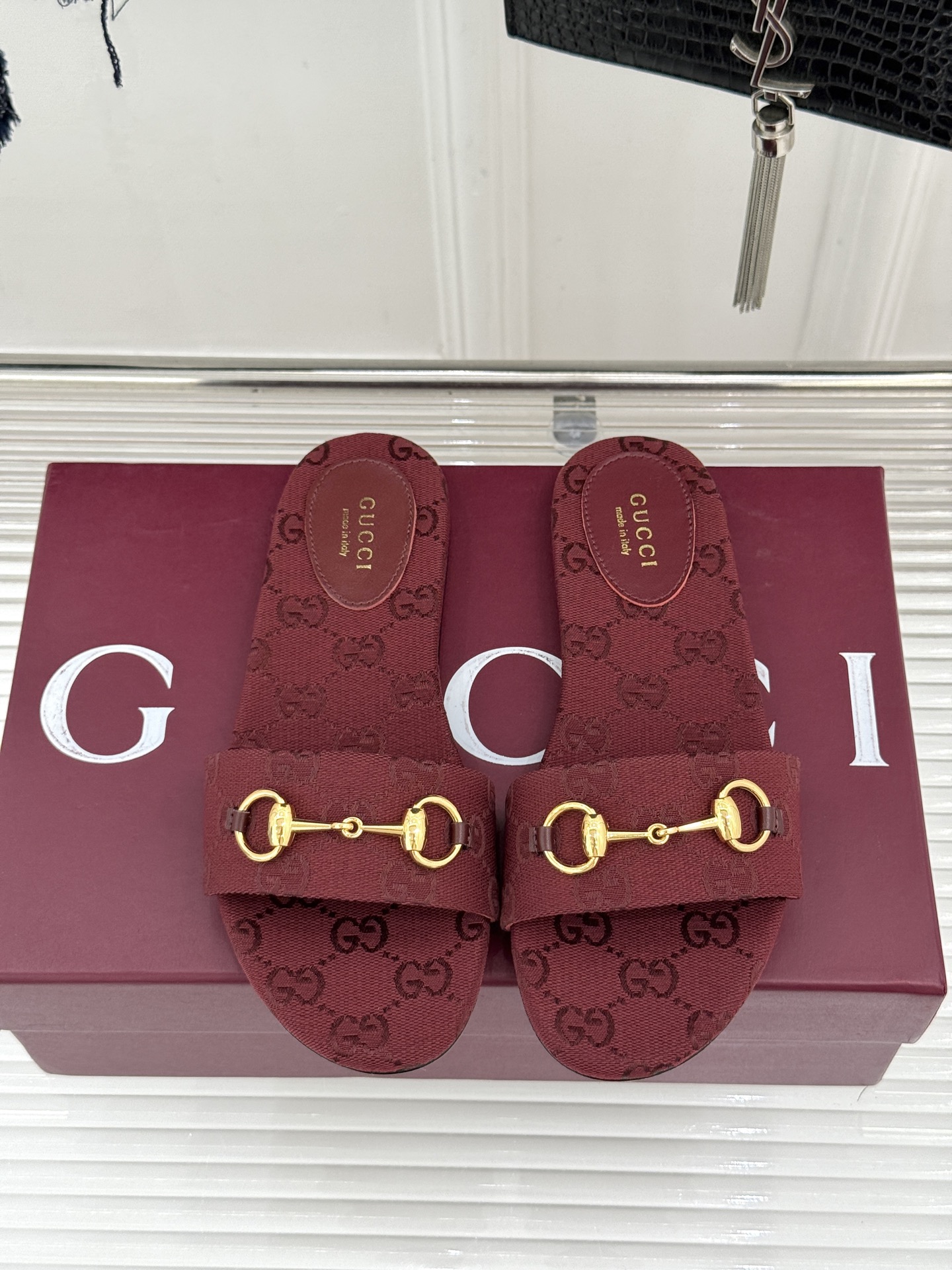 Gucci/古驰经典马衔扣老花平底拖鞋一眼万年的拖鞋！时髦精都在穿马衔扣绝对是刻在潮流DNA里的符号。自